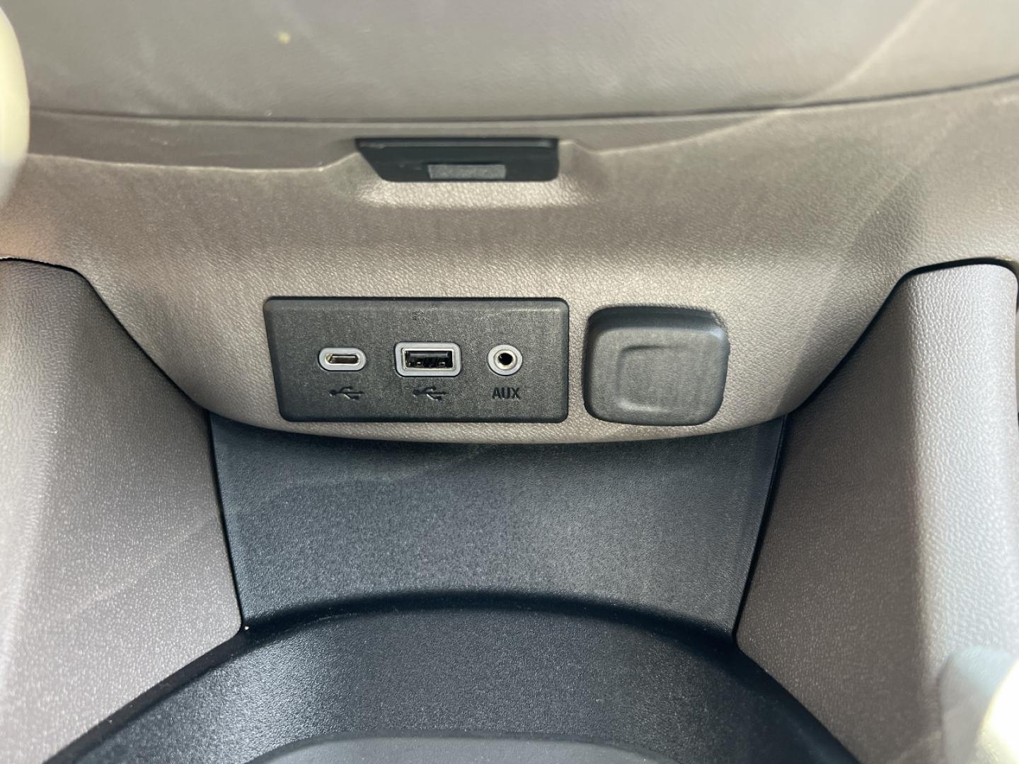 2020 WHITE /Gray Cloth Chevrolet Malibu LS (1G1ZC5ST8LF) with an 1.5L 4 Cyl. engine, Automatic transmission, located at 506 S. Kingshighway, Cape Girardeau, MO, 63703, (573) 235-5000, 37.294994, -89.556206 - 2020 Chevrolet Malibu LS 1-Owner 99xxx miles Front Wheel Drive 1.5L 4 Cyl. Automatic Backup Camera Bluetooth Cruise Power Windows/Locks/Mirrors We have financing available and we accept trades! Fill out a credit application on our website or come by today! If you have any questions, give - Photo#25