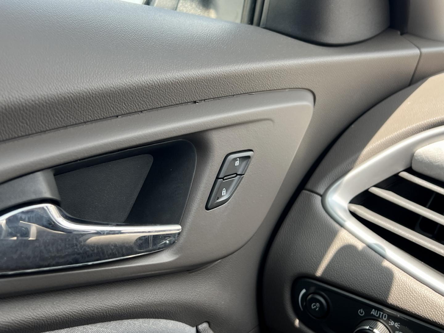 2020 WHITE /Gray Cloth Chevrolet Malibu LS (1G1ZC5ST8LF) with an 1.5L 4 Cyl. engine, Automatic transmission, located at 506 S. Kingshighway, Cape Girardeau, MO, 63703, (573) 235-5000, 37.294994, -89.556206 - 2020 Chevrolet Malibu LS 1-Owner 99xxx miles Front Wheel Drive 1.5L 4 Cyl. Automatic Backup Camera Bluetooth Cruise Power Windows/Locks/Mirrors We have financing available and we accept trades! Fill out a credit application on our website or come by today! If you have any questions, give - Photo#28