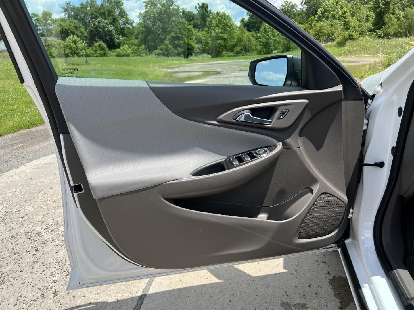 2020 WHITE /Gray Cloth Chevrolet Malibu LS (1G1ZC5ST8LF) with an 1.5L 4 Cyl. engine, Automatic transmission, located at 506 S. Kingshighway, Cape Girardeau, MO, 63703, (573) 235-5000, 37.294994, -89.556206 - 2020 Chevrolet Malibu LS 1-Owner 99xxx miles Front Wheel Drive 1.5L 4 Cyl. Automatic Backup Camera Bluetooth Cruise Power Windows/Locks/Mirrors We have financing available and we accept trades! Fill out a credit application on our website or come by today! If you have any questions, give - Photo#10