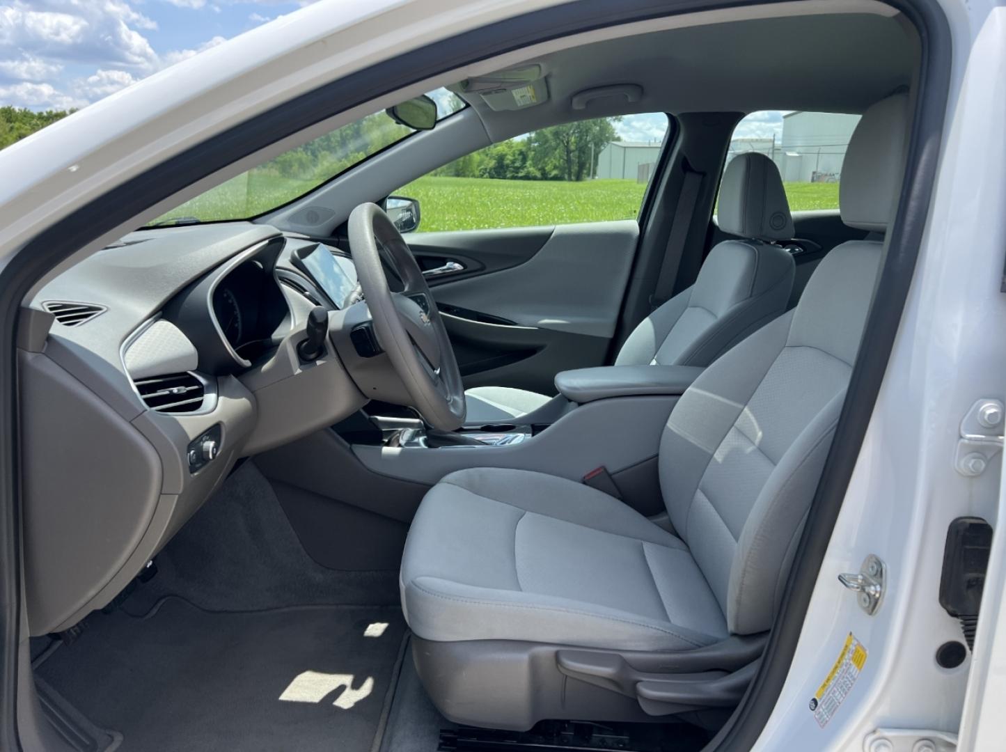 2020 WHITE /Gray Cloth Chevrolet Malibu LS (1G1ZC5ST8LF) with an 1.5L 4 Cyl. engine, Automatic transmission, located at 506 S. Kingshighway, Cape Girardeau, MO, 63703, (573) 235-5000, 37.294994, -89.556206 - 2020 Chevrolet Malibu LS 1-Owner 99xxx miles Front Wheel Drive 1.5L 4 Cyl. Automatic Backup Camera Bluetooth Cruise Power Windows/Locks/Mirrors We have financing available and we accept trades! Fill out a credit application on our website or come by today! If you have any questions, give - Photo#11