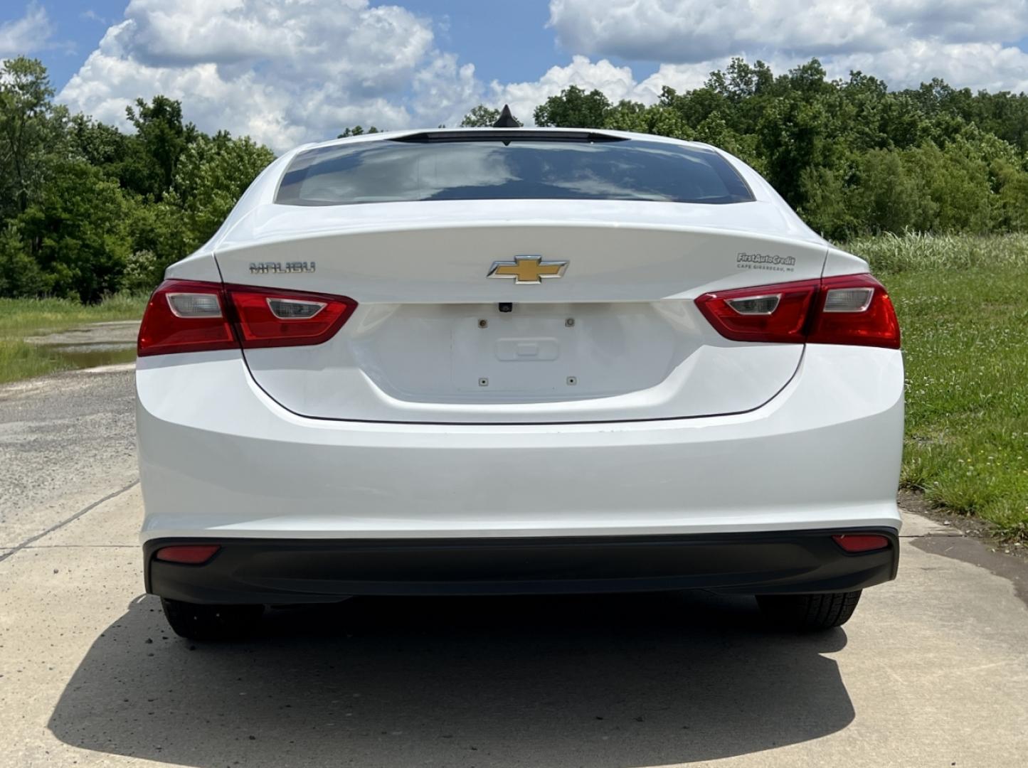 2020 WHITE /Gray Cloth Chevrolet Malibu LS (1G1ZC5ST8LF) with an 1.5L 4 Cyl. engine, Automatic transmission, located at 506 S. Kingshighway, Cape Girardeau, MO, 63703, (573) 235-5000, 37.294994, -89.556206 - 2020 Chevrolet Malibu LS 1-Owner 99xxx miles Front Wheel Drive 1.5L 4 Cyl. Automatic Backup Camera Bluetooth Cruise Power Windows/Locks/Mirrors We have financing available and we accept trades! Fill out a credit application on our website or come by today! If you have any questions, give - Photo#8