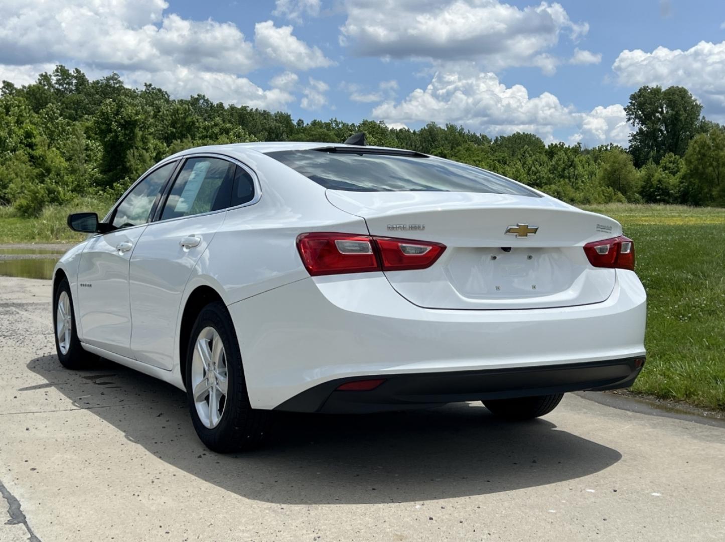 2020 WHITE /Gray Cloth Chevrolet Malibu LS (1G1ZC5ST8LF) with an 1.5L 4 Cyl. engine, Automatic transmission, located at 506 S. Kingshighway, Cape Girardeau, MO, 63703, (573) 235-5000, 37.294994, -89.556206 - 2020 Chevrolet Malibu LS 1-Owner 99xxx miles Front Wheel Drive 1.5L 4 Cyl. Automatic Backup Camera Bluetooth Cruise Power Windows/Locks/Mirrors We have financing available and we accept trades! Fill out a credit application on our website or come by today! If you have any questions, give - Photo#7
