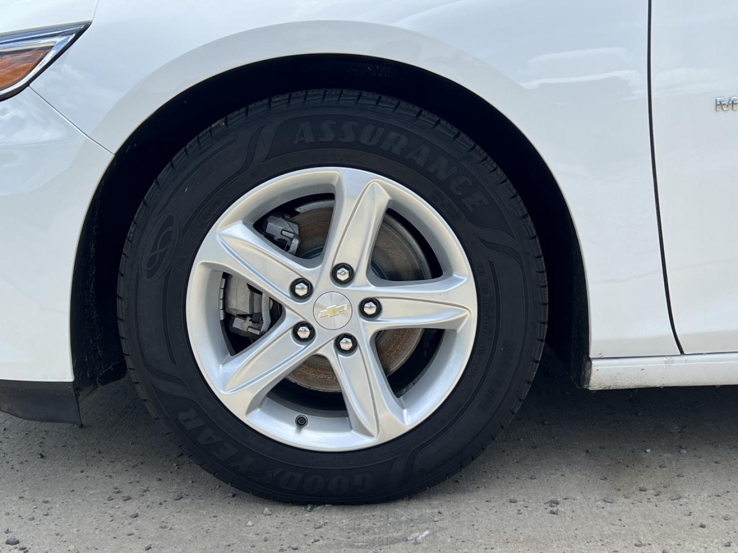 2020 WHITE /Gray Cloth Chevrolet Malibu LS (1G1ZC5ST8LF) with an 1.5L 4 Cyl. engine, Automatic transmission, located at 506 S. Kingshighway, Cape Girardeau, MO, 63703, (573) 235-5000, 37.294994, -89.556206 - 2020 Chevrolet Malibu LS 1-Owner 99xxx miles Front Wheel Drive 1.5L 4 Cyl. Automatic Backup Camera Bluetooth Cruise Power Windows/Locks/Mirrors We have financing available and we accept trades! Fill out a credit application on our website or come by today! If you have any questions, give - Photo#33