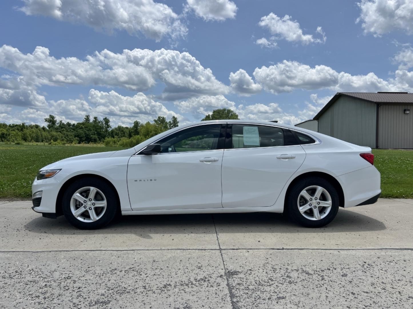 2020 WHITE /Gray Cloth Chevrolet Malibu LS (1G1ZC5ST8LF) with an 1.5L 4 Cyl. engine, Automatic transmission, located at 506 S. Kingshighway, Cape Girardeau, MO, 63703, (573) 235-5000, 37.294994, -89.556206 - 2020 Chevrolet Malibu LS 1-Owner 99xxx miles Front Wheel Drive 1.5L 4 Cyl. Automatic Backup Camera Bluetooth Cruise Power Windows/Locks/Mirrors We have financing available and we accept trades! Fill out a credit application on our website or come by today! If you have any questions, give - Photo#4