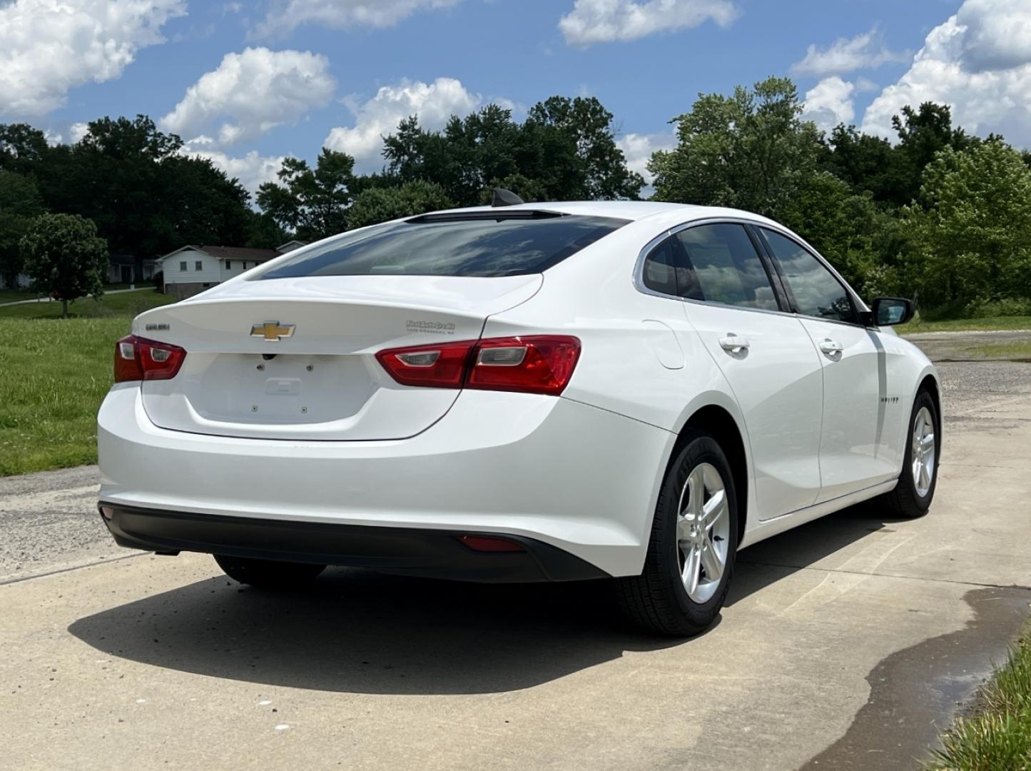 2020 WHITE /Gray Cloth Chevrolet Malibu LS (1G1ZC5ST8LF) with an 1.5L 4 Cyl. engine, Automatic transmission, located at 506 S. Kingshighway, Cape Girardeau, MO, 63703, (573) 235-5000, 37.294994, -89.556206 - 2020 Chevrolet Malibu LS 1-Owner 99xxx miles Front Wheel Drive 1.5L 4 Cyl. Automatic Backup Camera Bluetooth Cruise Power Windows/Locks/Mirrors We have financing available and we accept trades! Fill out a credit application on our website or come by today! If you have any questions, give - Photo#6