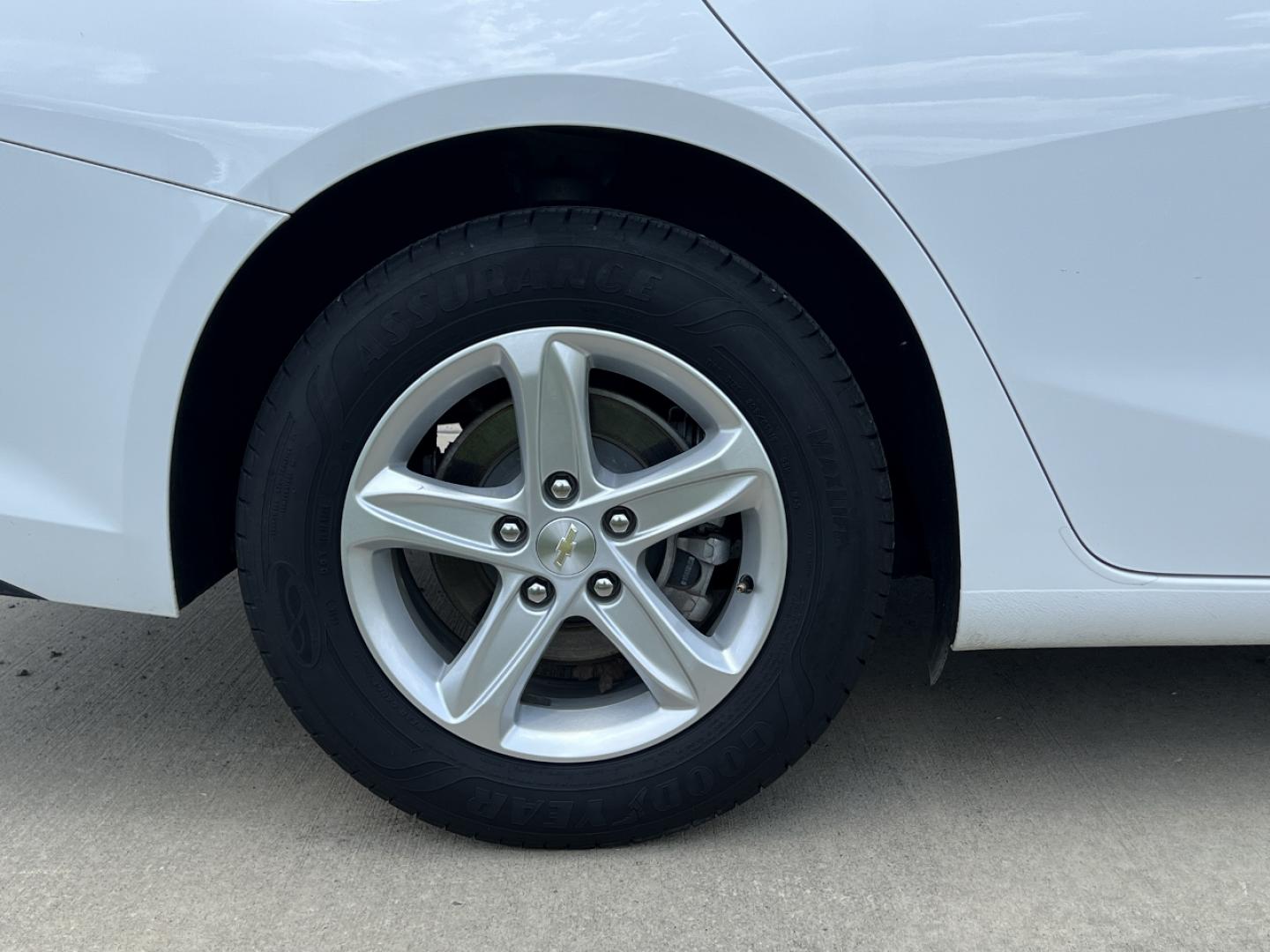 2020 WHITE /Gray Cloth Chevrolet Malibu LS (1G1ZC5ST8LF) with an 1.5L 4 Cyl. engine, Automatic transmission, located at 506 S. Kingshighway, Cape Girardeau, MO, 63703, (573) 235-5000, 37.294994, -89.556206 - 2020 Chevrolet Malibu LS 1-Owner 99xxx miles Front Wheel Drive 1.5L 4 Cyl. Automatic Backup Camera Bluetooth Cruise Power Windows/Locks/Mirrors We have financing available and we accept trades! Fill out a credit application on our website or come by today! If you have any questions, give - Photo#36