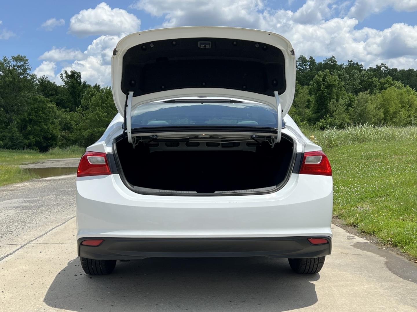 2020 WHITE /Gray Cloth Chevrolet Malibu LS (1G1ZC5ST8LF) with an 1.5L 4 Cyl. engine, Automatic transmission, located at 506 S. Kingshighway, Cape Girardeau, MO, 63703, (573) 235-5000, 37.294994, -89.556206 - 2020 Chevrolet Malibu LS 1-Owner 99xxx miles Front Wheel Drive 1.5L 4 Cyl. Automatic Backup Camera Bluetooth Cruise Power Windows/Locks/Mirrors We have financing available and we accept trades! Fill out a credit application on our website or come by today! If you have any questions, give - Photo#16