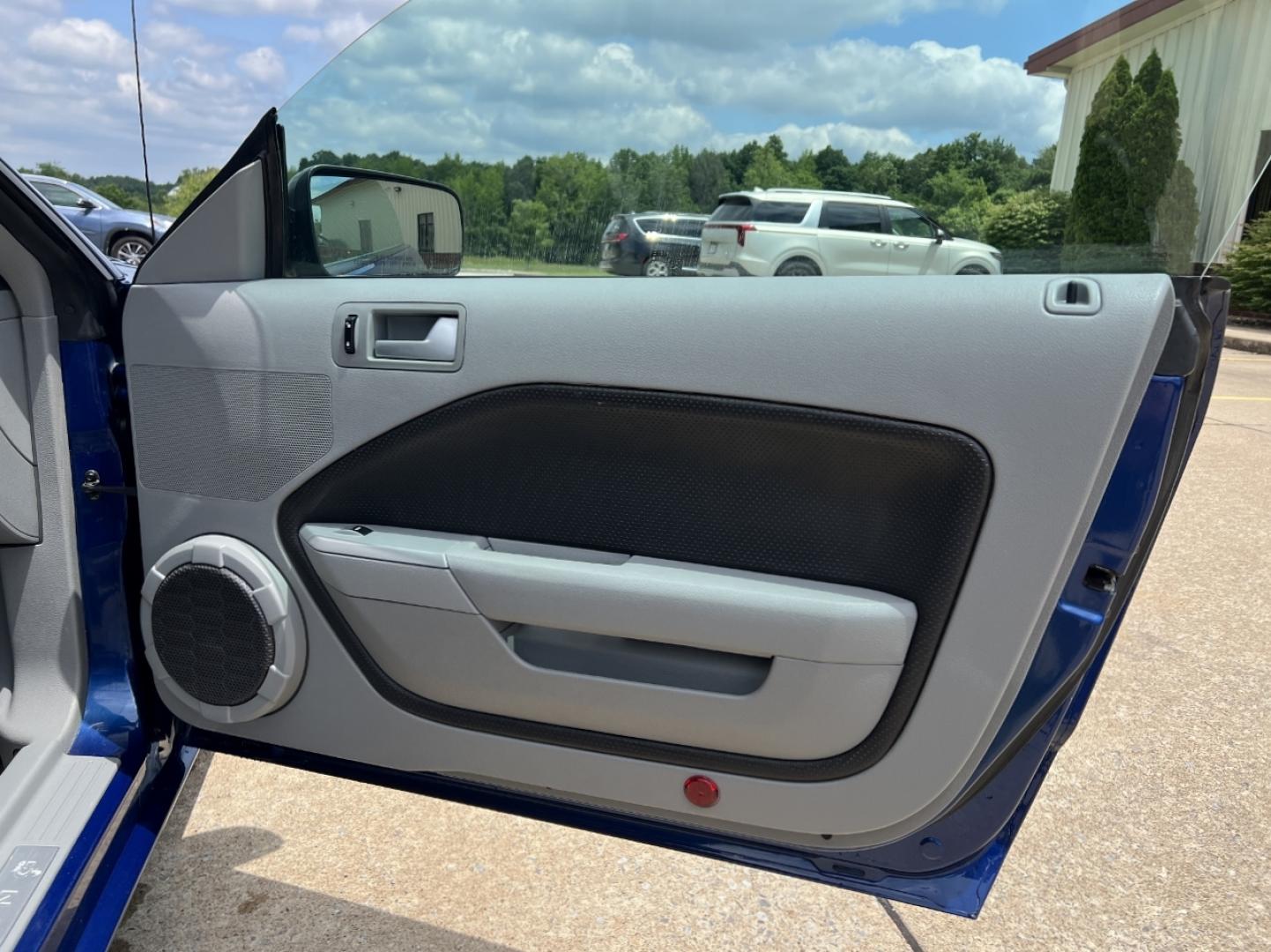 2007 BLUE /Gray Leather Ford Mustang GT Deluxe Coupe (1ZVHT82H175) with an 4.6L V8 engine, Automatic transmission, located at 2990 Old Orchard Rd., Jackson, MO, 63755, 37.354214, -89.612106 - 2007 Ford Mustang GT Deluxe Only 89xxx miles Rear Wheel Drive 4.6L V8 5-Speed Manual Leather Power Driver Seat Cruise Power Windows/Locks/Mirrors We have financing available and we accept trades! Fill out a credit application on our website or come by today! If you have any questions, give - Photo#12