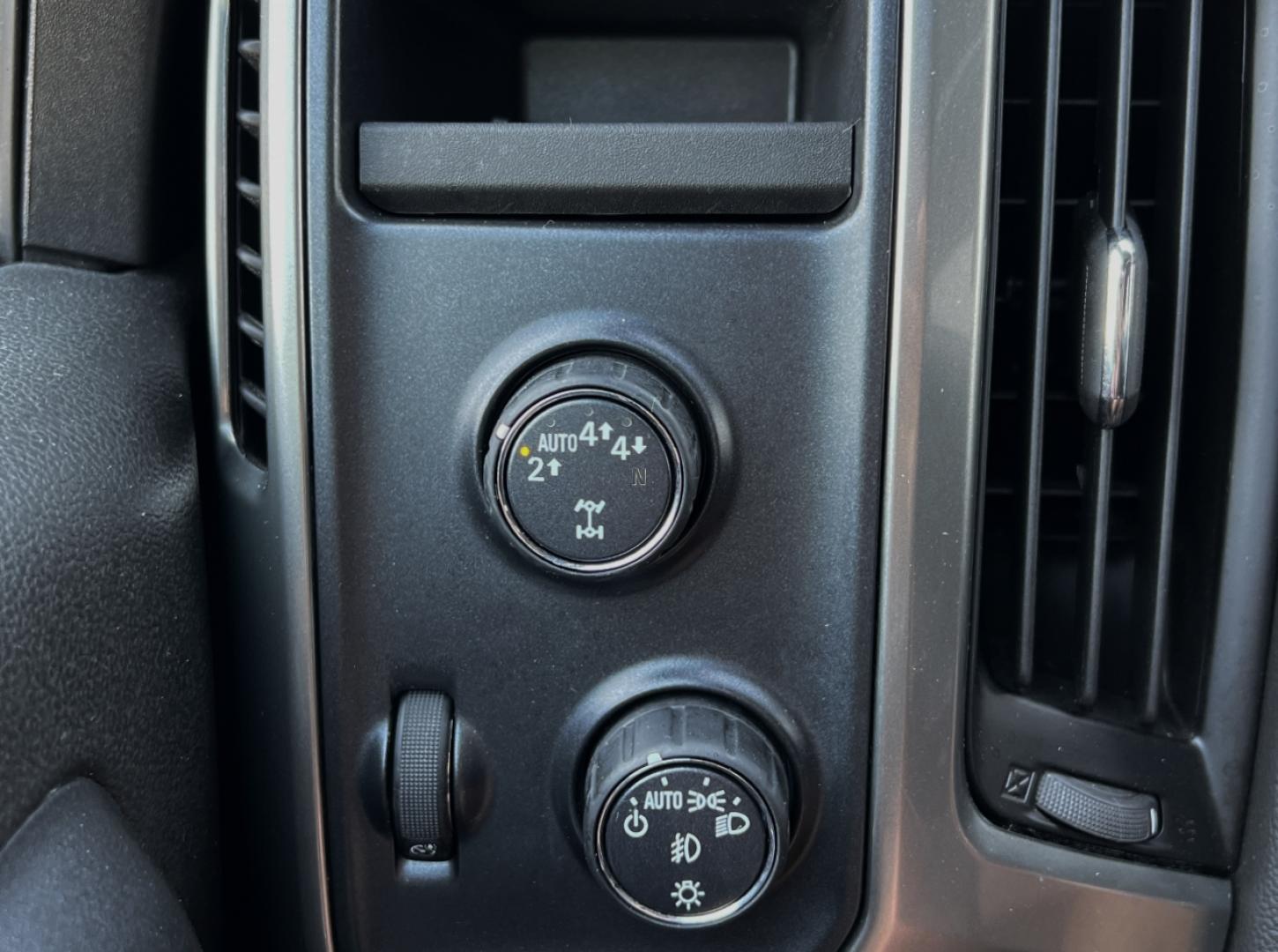 2018 GRAY /Gray Cloth Chevrolet Silverado 1500 LT Crew Cab Long Box 4WD (3GCUKREC6JG) with an 5.3L V8 engine, Automatic transmission, located at 2990 Old Orchard Rd., Jackson, MO, 63755, 37.354214, -89.612106 - 2018 Chevrolet Silverado 1500 LT 123xxx miles 4x4 5.3L V8 Automatic Power Driver Seat Backup Camera Bluetooth Cruise Power Windows/Locks/Mirrors We have financing available and we accept trades! Fill out a credit application on our website or come by today! If you have any questions, give - Photo#2
