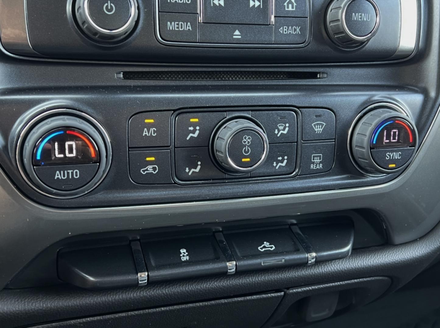 2018 GRAY /Gray Cloth Chevrolet Silverado 1500 LT Crew Cab Long Box 4WD (3GCUKREC6JG) with an 5.3L V8 engine, Automatic transmission, located at 2990 Old Orchard Rd., Jackson, MO, 63755, 37.354214, -89.612106 - 2018 Chevrolet Silverado 1500 LT 123xxx miles 4x4 5.3L V8 Automatic Power Driver Seat Backup Camera Bluetooth Cruise Power Windows/Locks/Mirrors We have financing available and we accept trades! Fill out a credit application on our website or come by today! If you have any questions, give - Photo#26