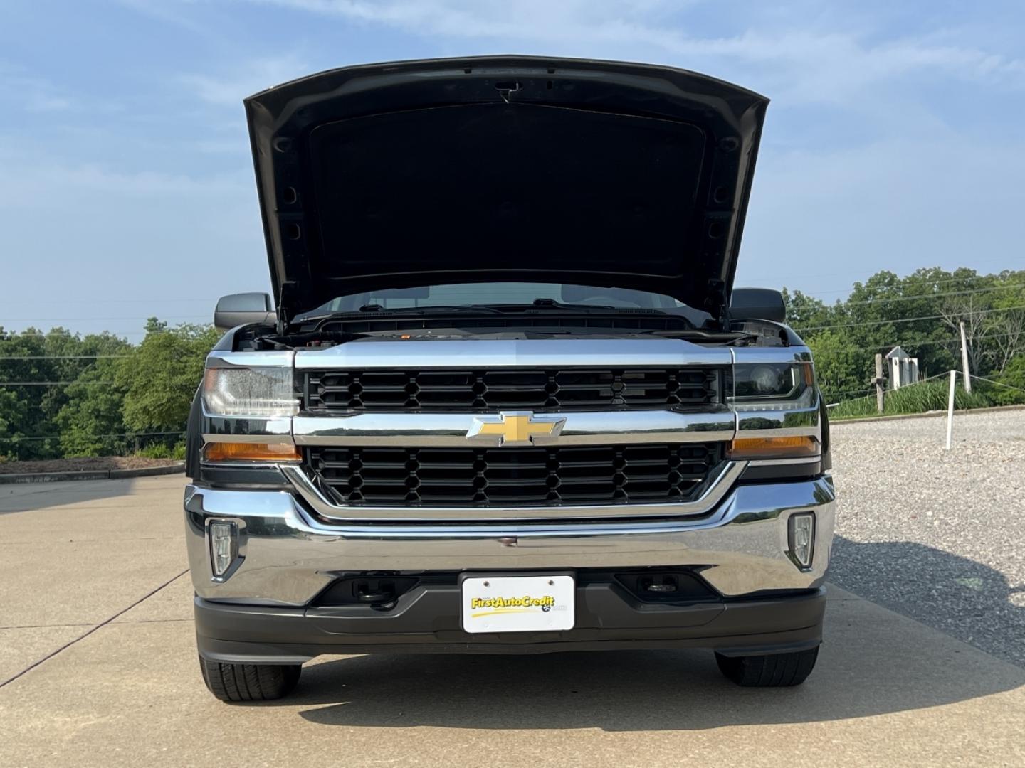 2018 GRAY /Gray Cloth Chevrolet Silverado 1500 LT Crew Cab Long Box 4WD (3GCUKREC6JG) with an 5.3L V8 engine, Automatic transmission, located at 2990 Old Orchard Rd., Jackson, MO, 63755, 37.354214, -89.612106 - 2018 Chevrolet Silverado 1500 LT 123xxx miles 4x4 5.3L V8 Automatic Power Driver Seat Backup Camera Bluetooth Cruise Power Windows/Locks/Mirrors We have financing available and we accept trades! Fill out a credit application on our website or come by today! If you have any questions, give - Photo#29