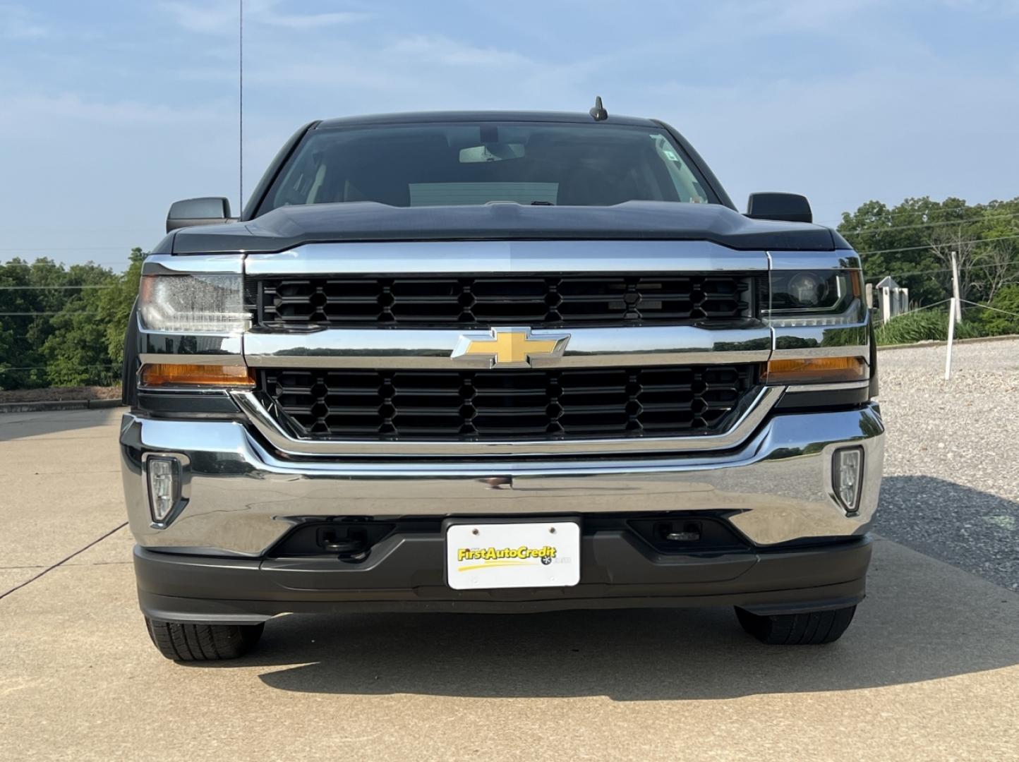 2018 GRAY /Gray Cloth Chevrolet Silverado 1500 LT Crew Cab Long Box 4WD (3GCUKREC6JG) with an 5.3L V8 engine, Automatic transmission, located at 2990 Old Orchard Rd., Jackson, MO, 63755, 37.354214, -89.612106 - 2018 Chevrolet Silverado 1500 LT 123xxx miles 4x4 5.3L V8 Automatic Power Driver Seat Backup Camera Bluetooth Cruise Power Windows/Locks/Mirrors We have financing available and we accept trades! Fill out a credit application on our website or come by today! If you have any questions, give - Photo#11