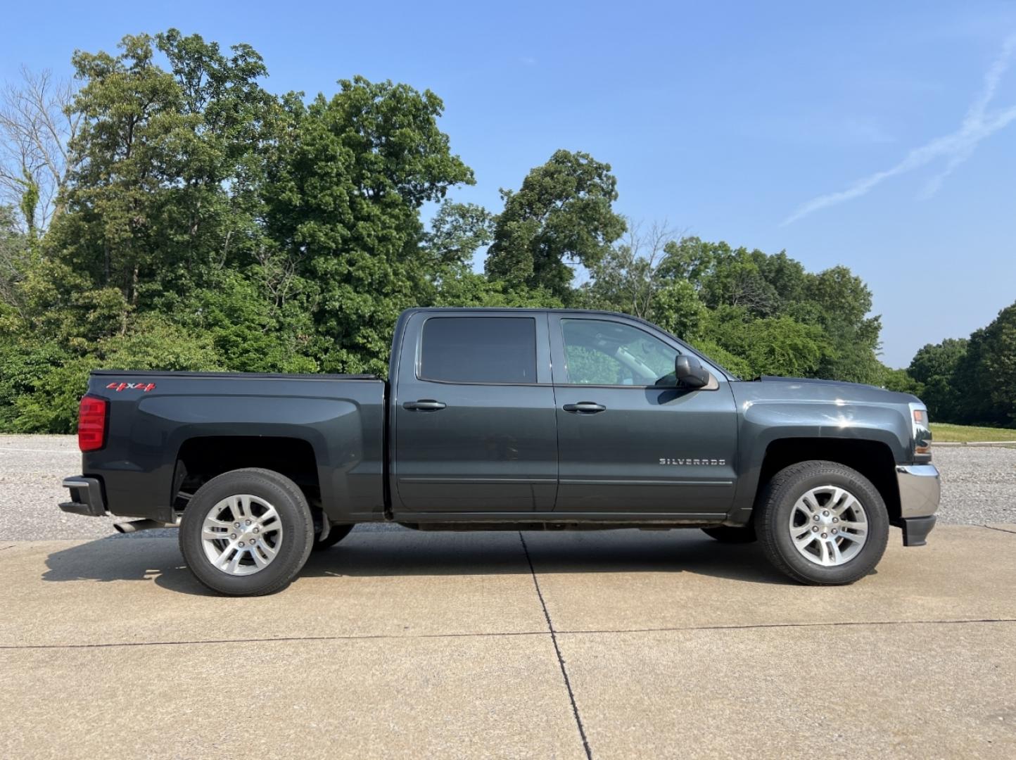 2018 GRAY /Gray Cloth Chevrolet Silverado 1500 LT Crew Cab Long Box 4WD (3GCUKREC6JG) with an 5.3L V8 engine, Automatic transmission, located at 2990 Old Orchard Rd., Jackson, MO, 63755, 37.354214, -89.612106 - 2018 Chevrolet Silverado 1500 LT 123xxx miles 4x4 5.3L V8 Automatic Power Driver Seat Backup Camera Bluetooth Cruise Power Windows/Locks/Mirrors We have financing available and we accept trades! Fill out a credit application on our website or come by today! If you have any questions, give - Photo#7