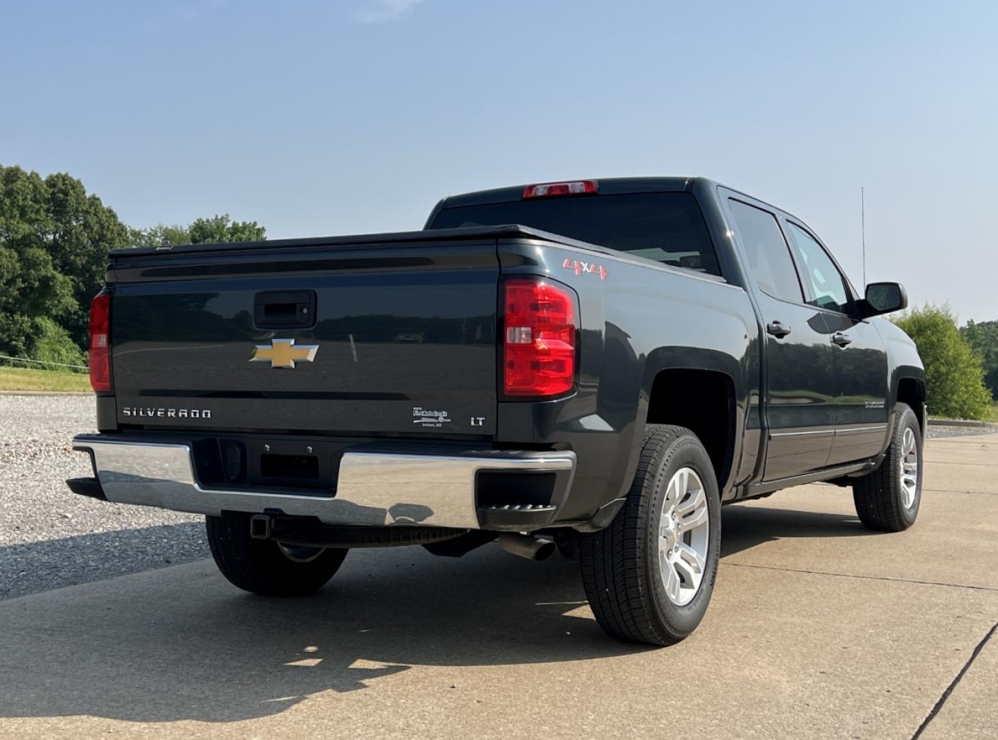 2018 GRAY /Gray Cloth Chevrolet Silverado 1500 LT Crew Cab Long Box 4WD (3GCUKREC6JG) with an 5.3L V8 engine, Automatic transmission, located at 2990 Old Orchard Rd., Jackson, MO, 63755, 37.354214, -89.612106 - 2018 Chevrolet Silverado 1500 LT 123xxx miles 4x4 5.3L V8 Automatic Power Driver Seat Backup Camera Bluetooth Cruise Power Windows/Locks/Mirrors We have financing available and we accept trades! Fill out a credit application on our website or come by today! If you have any questions, give - Photo#8