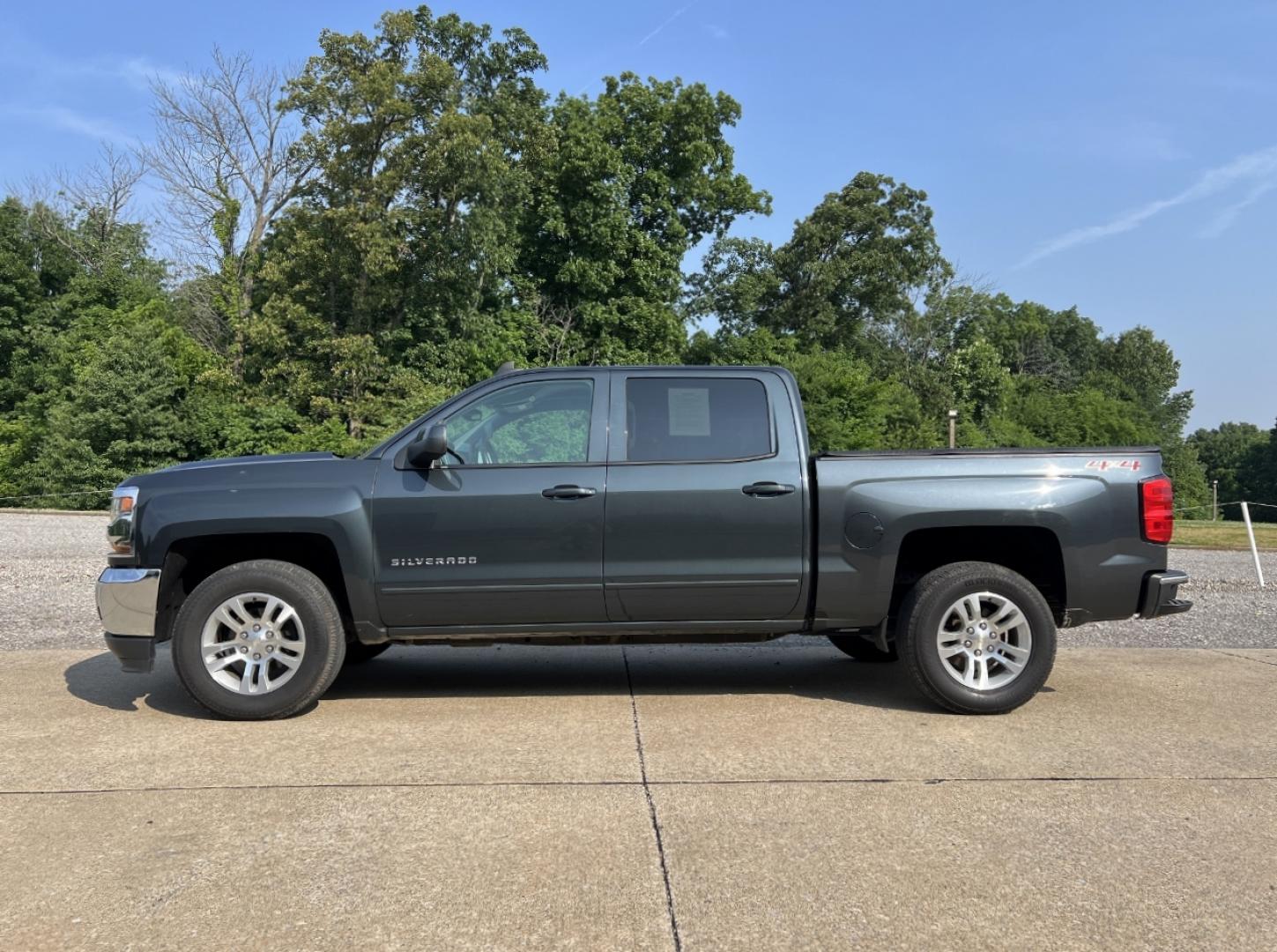 2018 GRAY /Gray Cloth Chevrolet Silverado 1500 LT Crew Cab Long Box 4WD (3GCUKREC6JG) with an 5.3L V8 engine, Automatic transmission, located at 2990 Old Orchard Rd., Jackson, MO, 63755, 37.354214, -89.612106 - 2018 Chevrolet Silverado 1500 LT 123xxx miles 4x4 5.3L V8 Automatic Power Driver Seat Backup Camera Bluetooth Cruise Power Windows/Locks/Mirrors We have financing available and we accept trades! Fill out a credit application on our website or come by today! If you have any questions, give - Photo#6