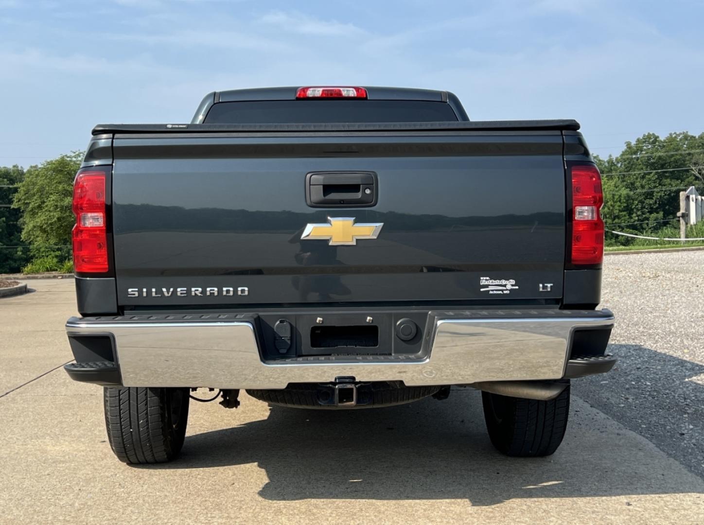 2018 GRAY /Gray Cloth Chevrolet Silverado 1500 LT Crew Cab Long Box 4WD (3GCUKREC6JG) with an 5.3L V8 engine, Automatic transmission, located at 2990 Old Orchard Rd., Jackson, MO, 63755, 37.354214, -89.612106 - 2018 Chevrolet Silverado 1500 LT 123xxx miles 4x4 5.3L V8 Automatic Power Driver Seat Backup Camera Bluetooth Cruise Power Windows/Locks/Mirrors We have financing available and we accept trades! Fill out a credit application on our website or come by today! If you have any questions, give - Photo#10