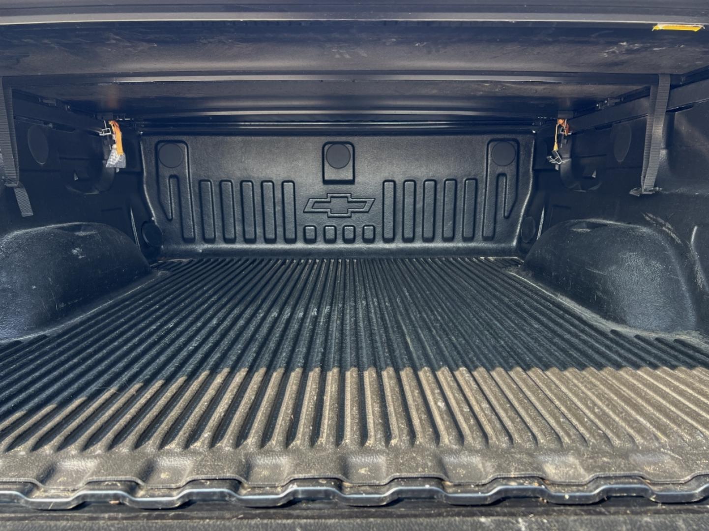 2018 GRAY /Gray Cloth Chevrolet Silverado 1500 LT Crew Cab Long Box 4WD (3GCUKREC6JG) with an 5.3L V8 engine, Automatic transmission, located at 2990 Old Orchard Rd., Jackson, MO, 63755, 37.354214, -89.612106 - 2018 Chevrolet Silverado 1500 LT 123xxx miles 4x4 5.3L V8 Automatic Power Driver Seat Backup Camera Bluetooth Cruise Power Windows/Locks/Mirrors We have financing available and we accept trades! Fill out a credit application on our website or come by today! If you have any questions, give - Photo#19