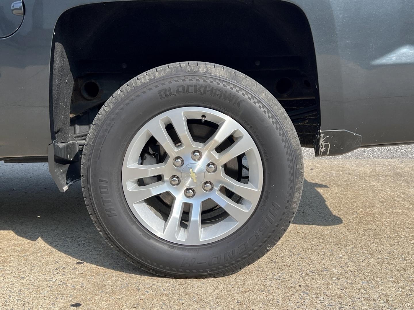 2018 GRAY /Gray Cloth Chevrolet Silverado 1500 LT Crew Cab Long Box 4WD (3GCUKREC6JG) with an 5.3L V8 engine, Automatic transmission, located at 2990 Old Orchard Rd., Jackson, MO, 63755, 37.354214, -89.612106 - 2018 Chevrolet Silverado 1500 LT 123xxx miles 4x4 5.3L V8 Automatic Power Driver Seat Backup Camera Bluetooth Cruise Power Windows/Locks/Mirrors We have financing available and we accept trades! Fill out a credit application on our website or come by today! If you have any questions, give - Photo#33
