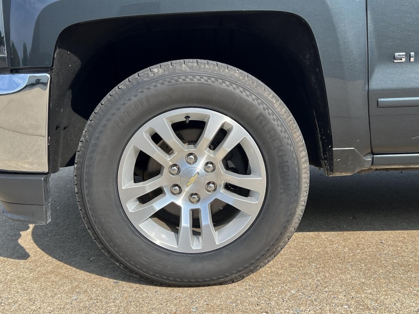 2018 GRAY /Gray Cloth Chevrolet Silverado 1500 LT Crew Cab Long Box 4WD (3GCUKREC6JG) with an 5.3L V8 engine, Automatic transmission, located at 2990 Old Orchard Rd., Jackson, MO, 63755, 37.354214, -89.612106 - 2018 Chevrolet Silverado 1500 LT 123xxx miles 4x4 5.3L V8 Automatic Power Driver Seat Backup Camera Bluetooth Cruise Power Windows/Locks/Mirrors We have financing available and we accept trades! Fill out a credit application on our website or come by today! If you have any questions, give - Photo#31