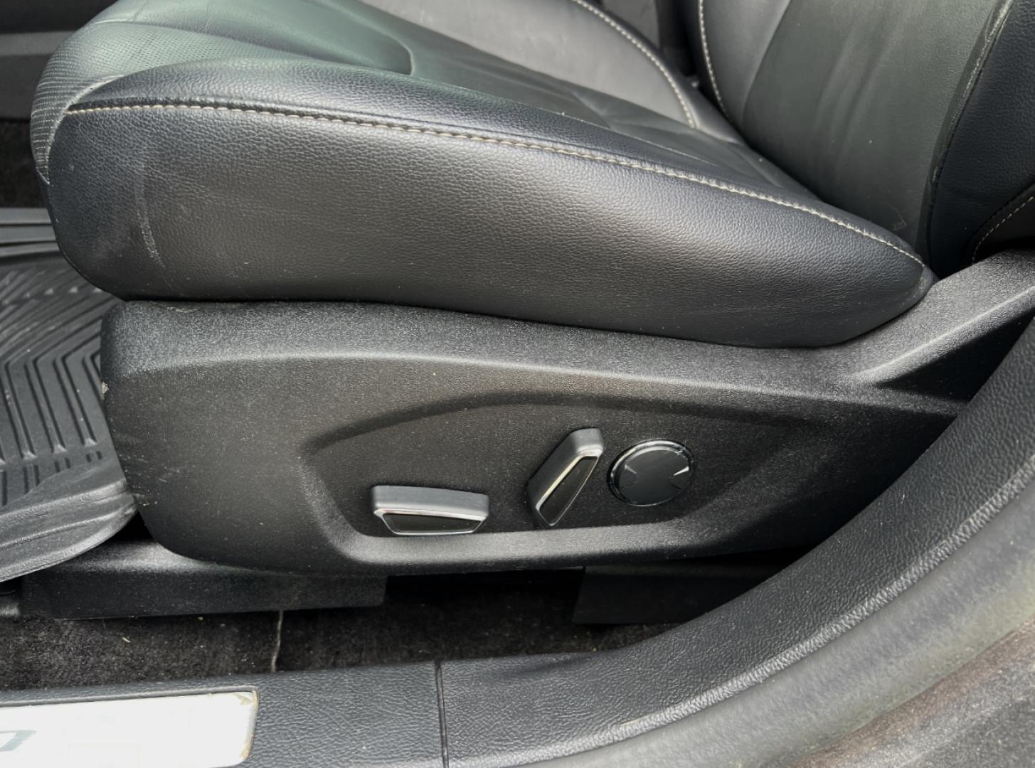 2018 GRAY /Black Leather Ford Fusion Titanium (3FA6P0K94JR) with an 2.0L 4 Cyl. engine, Automatic transmission, located at 2990 Old Orchard Rd., Jackson, MO, 63755, 37.354214, -89.612106 - 2018 Ford Fusion Titanium Local 1-Owner 83xxx miles Front Wheel Drive 2.0L 4 Cyl. Automatic Leather Navigation Backup Camera Power/Heated Seats Sunroof Bluetooth Remote Start Cruise Power Windows/Locks/Mirrors We have financing available and we accept trades! Fill out a credit applica - Photo#6