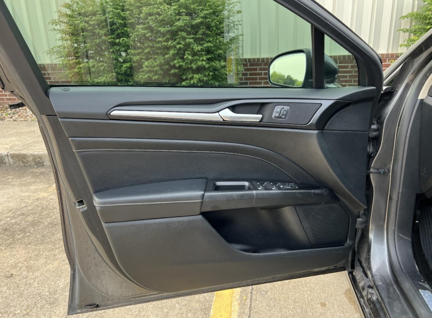 2018 GRAY /Black Leather Ford Fusion Titanium (3FA6P0K94JR) with an 2.0L 4 Cyl. engine, Automatic transmission, located at 2990 Old Orchard Rd., Jackson, MO, 63755, 37.354214, -89.612106 - 2018 Ford Fusion Titanium Local 1-Owner 83xxx miles Front Wheel Drive 2.0L 4 Cyl. Automatic Leather Navigation Backup Camera Power/Heated Seats Sunroof Bluetooth Remote Start Cruise Power Windows/Locks/Mirrors We have financing available and we accept trades! Fill out a credit applica - Photo#15