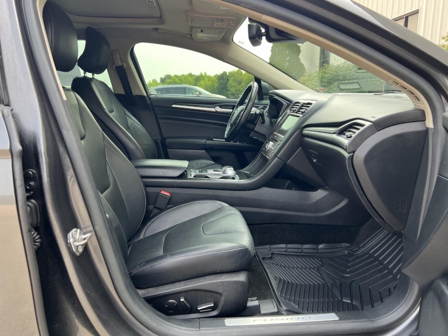 2018 GRAY /Black Leather Ford Fusion Titanium (3FA6P0K94JR) with an 2.0L 4 Cyl. engine, Automatic transmission, located at 2990 Old Orchard Rd., Jackson, MO, 63755, 37.354214, -89.612106 - 2018 Ford Fusion Titanium Local 1-Owner 83xxx miles Front Wheel Drive 2.0L 4 Cyl. Automatic Leather Navigation Backup Camera Power/Heated Seats Sunroof Bluetooth Remote Start Cruise Power Windows/Locks/Mirrors We have financing available and we accept trades! Fill out a credit applica - Photo#18