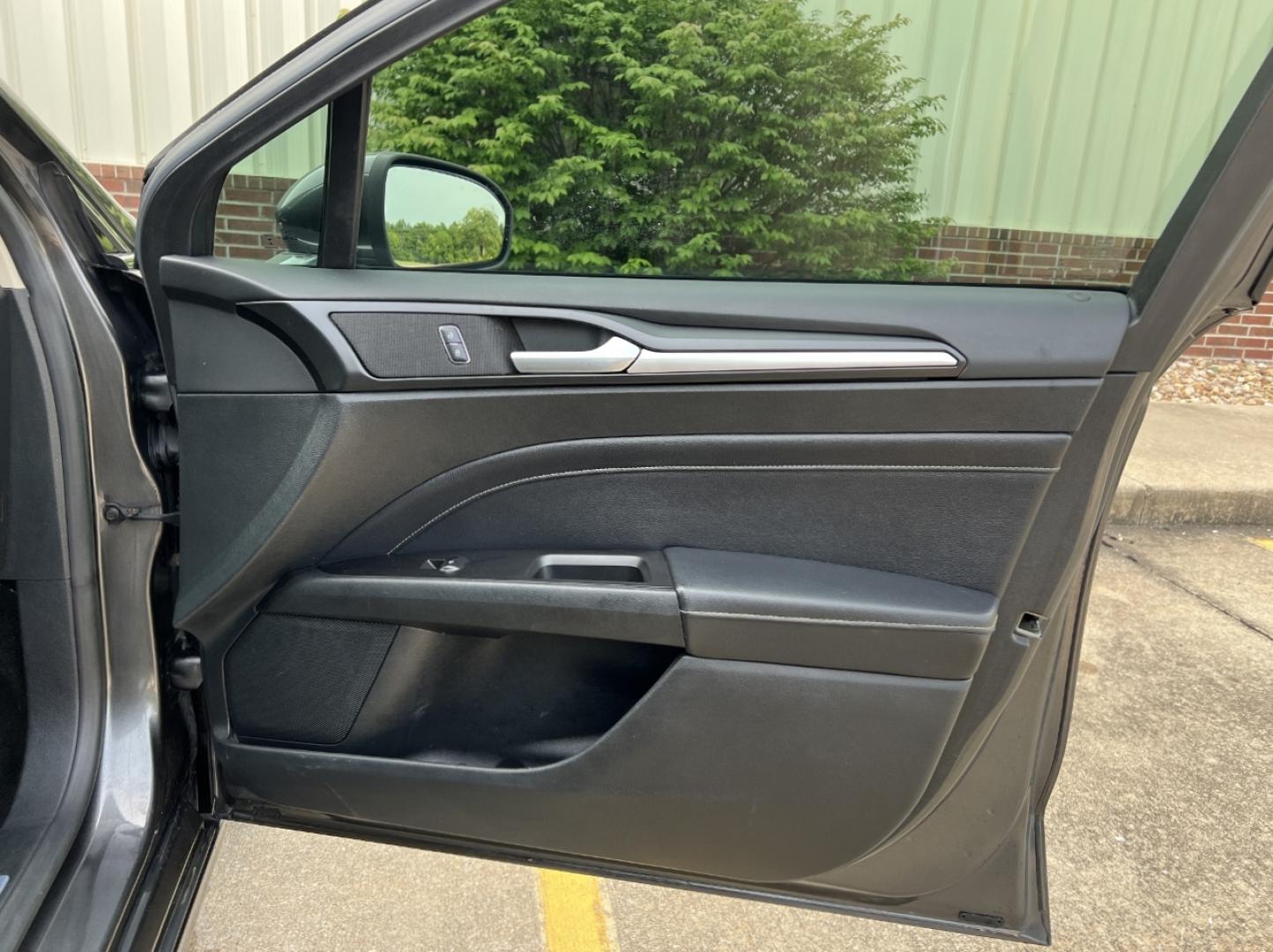 2018 GRAY /Black Leather Ford Fusion Titanium (3FA6P0K94JR) with an 2.0L 4 Cyl. engine, Automatic transmission, located at 2990 Old Orchard Rd., Jackson, MO, 63755, 37.354214, -89.612106 - 2018 Ford Fusion Titanium Local 1-Owner 83xxx miles Front Wheel Drive 2.0L 4 Cyl. Automatic Leather Navigation Backup Camera Power/Heated Seats Sunroof Bluetooth Remote Start Cruise Power Windows/Locks/Mirrors We have financing available and we accept trades! Fill out a credit applica - Photo#17