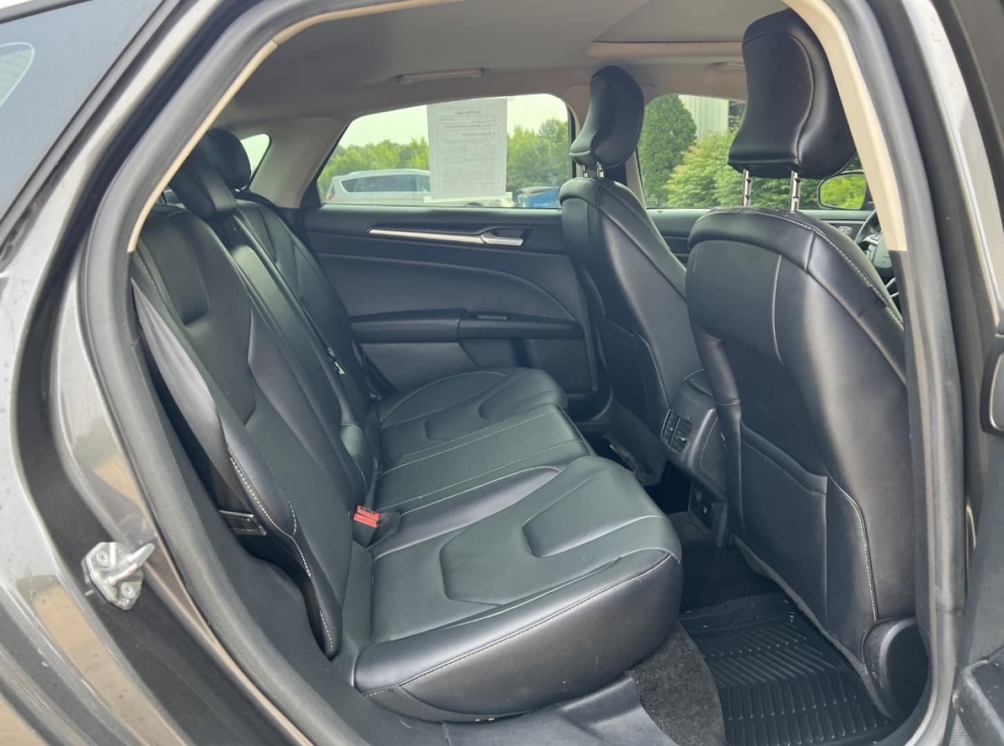 2018 GRAY /Black Leather Ford Fusion Titanium (3FA6P0K94JR) with an 2.0L 4 Cyl. engine, Automatic transmission, located at 2990 Old Orchard Rd., Jackson, MO, 63755, 37.354214, -89.612106 - 2018 Ford Fusion Titanium Local 1-Owner 83xxx miles Front Wheel Drive 2.0L 4 Cyl. Automatic Leather Navigation Backup Camera Power/Heated Seats Sunroof Bluetooth Remote Start Cruise Power Windows/Locks/Mirrors We have financing available and we accept trades! Fill out a credit applica - Photo#20