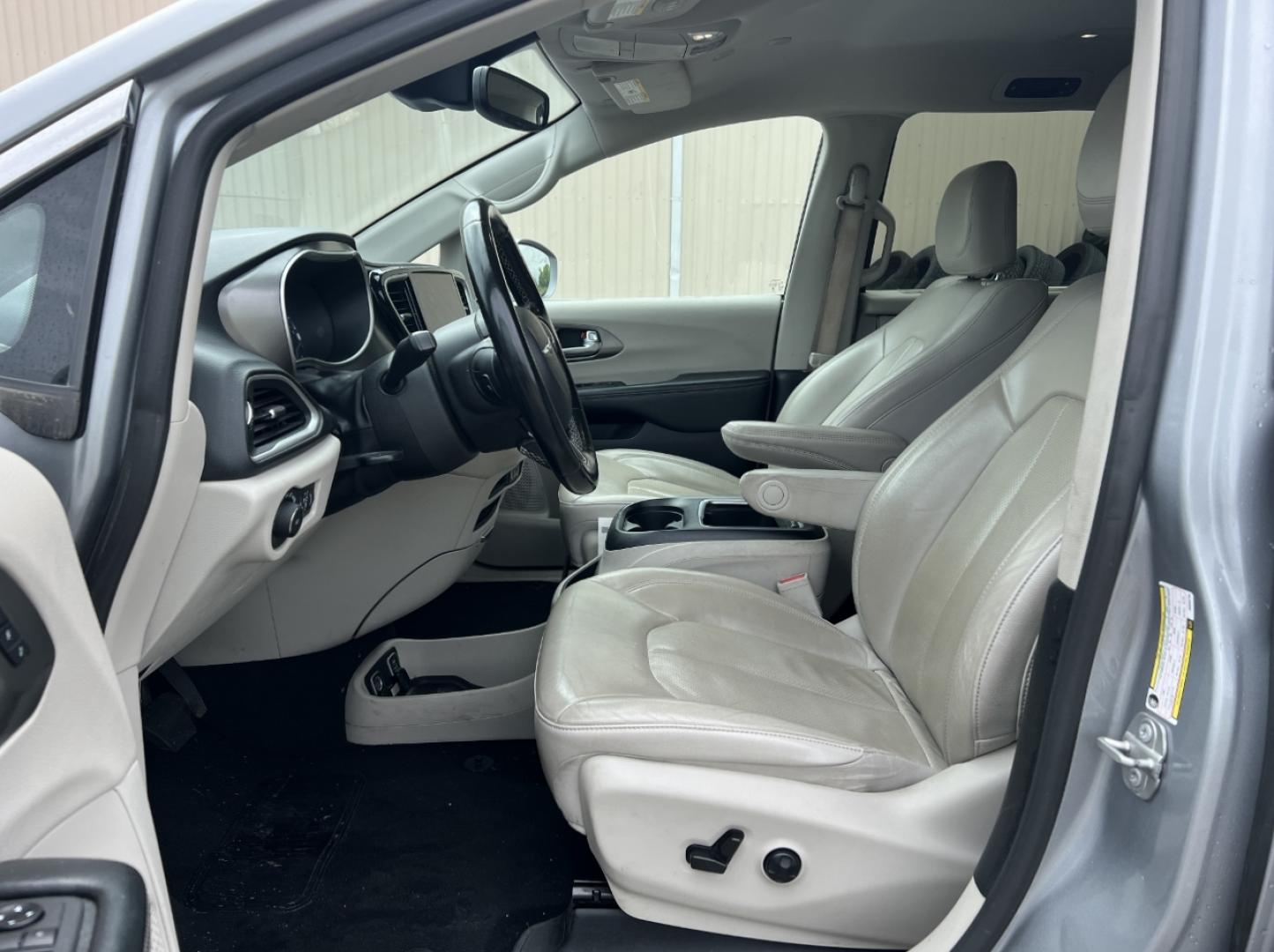 2021 SILVER /Tan Leather Chrysler Pacifica Touring-L (2C4RC1BG2MR) with an 3.6L V6 engine, Automatic transmission, located at 2990 Old Orchard Rd., Jackson, MO, 63755, 37.354214, -89.612106 - We have financing available and we accept trades! Fill out a credit application on our website or come by today! If you have any questions, give us a call at (573) 204-7777 or visit our website at firstautocredit.com. - Photo#5