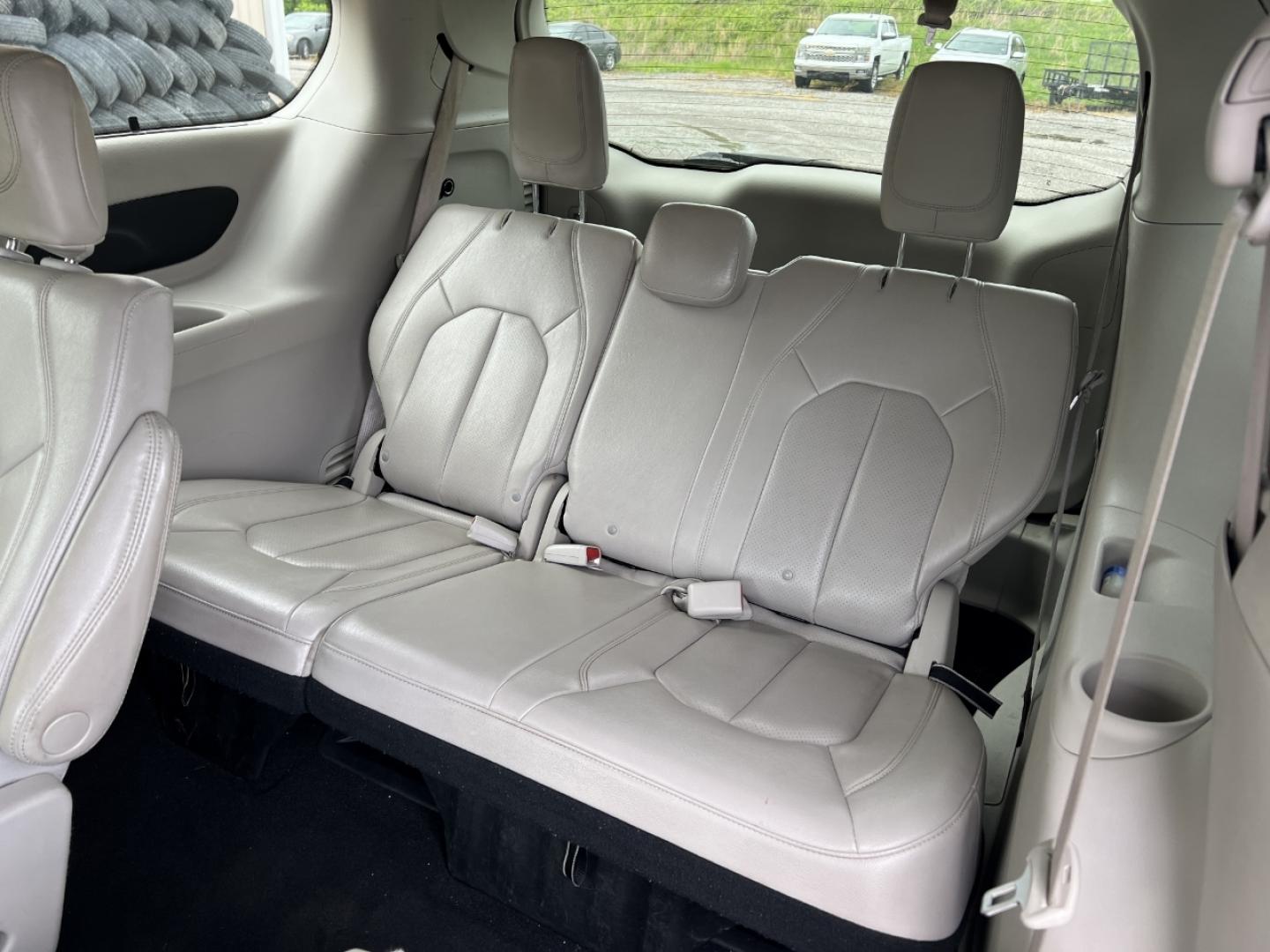2021 SILVER /Tan Leather Chrysler Pacifica Touring-L (2C4RC1BG2MR) with an 3.6L V6 engine, Automatic transmission, located at 2990 Old Orchard Rd., Jackson, MO, 63755, 37.354214, -89.612106 - We have financing available and we accept trades! Fill out a credit application on our website or come by today! If you have any questions, give us a call at (573) 204-7777 or visit our website at firstautocredit.com. - Photo#7