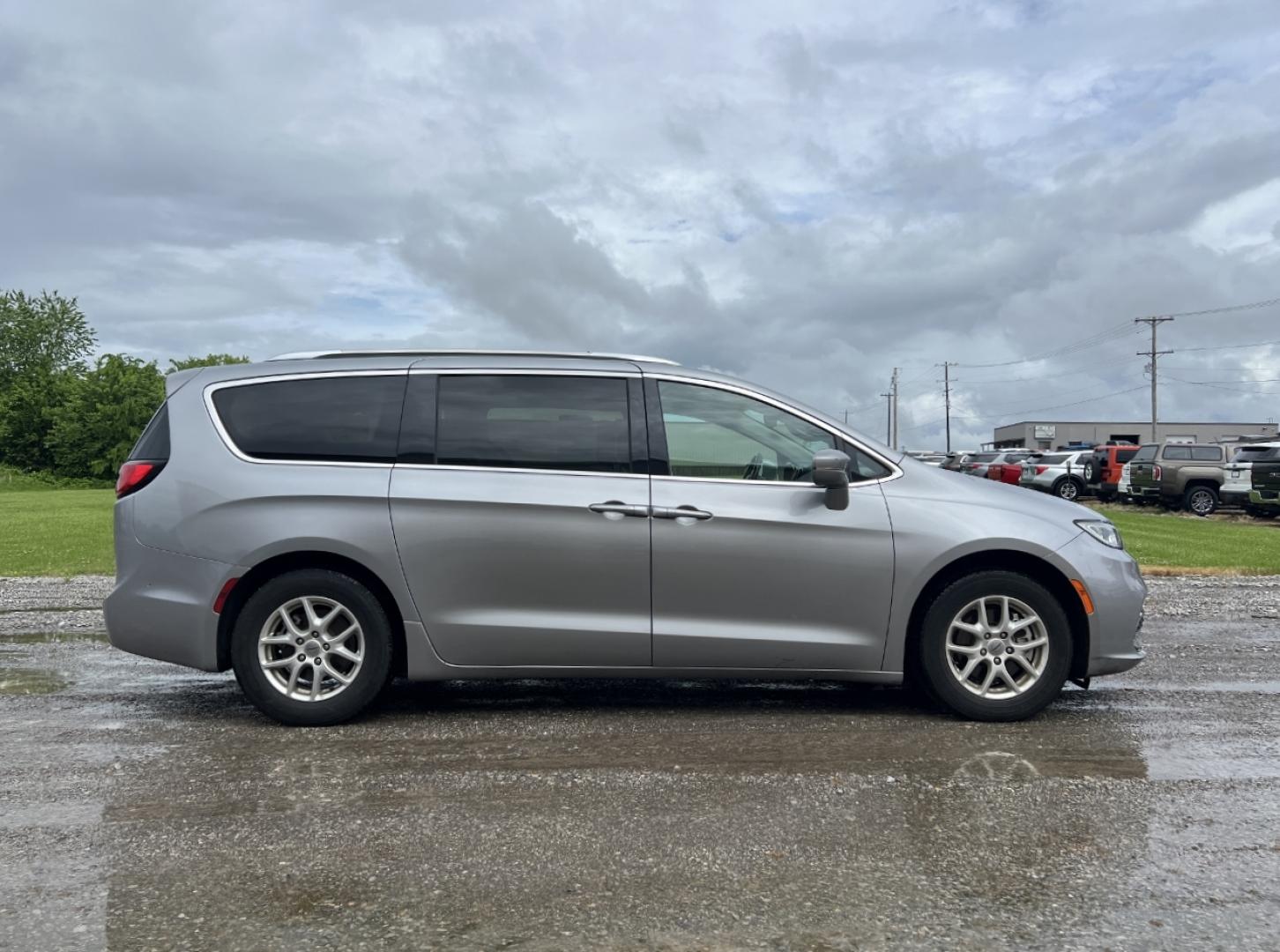2021 SILVER /Tan Leather Chrysler Pacifica Touring-L (2C4RC1BG2MR) with an 3.6L V6 engine, Automatic transmission, located at 2990 Old Orchard Rd., Jackson, MO, 63755, 37.354214, -89.612106 - We have financing available and we accept trades! Fill out a credit application on our website or come by today! If you have any questions, give us a call at (573) 204-7777 or visit our website at firstautocredit.com. - Photo#8