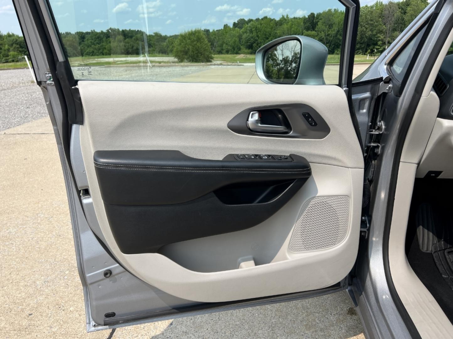 2021 SILVER /Tan Leather Chrysler Pacifica Touring-L (2C4RC1BG2MR) with an 3.6L V6 engine, Automatic transmission, located at 2990 Old Orchard Rd., Jackson, MO, 63755, 37.354214, -89.612106 - 2021 Chrysler Pacifica Touring L 1-Owner 103xxx miles Front Wheel Drive 3.6L V6 Automatic Leather 3rd Row Stow 'N Go Backup Camera Power Driver Seat Heated Seats Bluetooth Remote Start Cruise Power Windows/Locks/Mirrors We have financing available and we accept trades! Fill out a cre - Photo#13