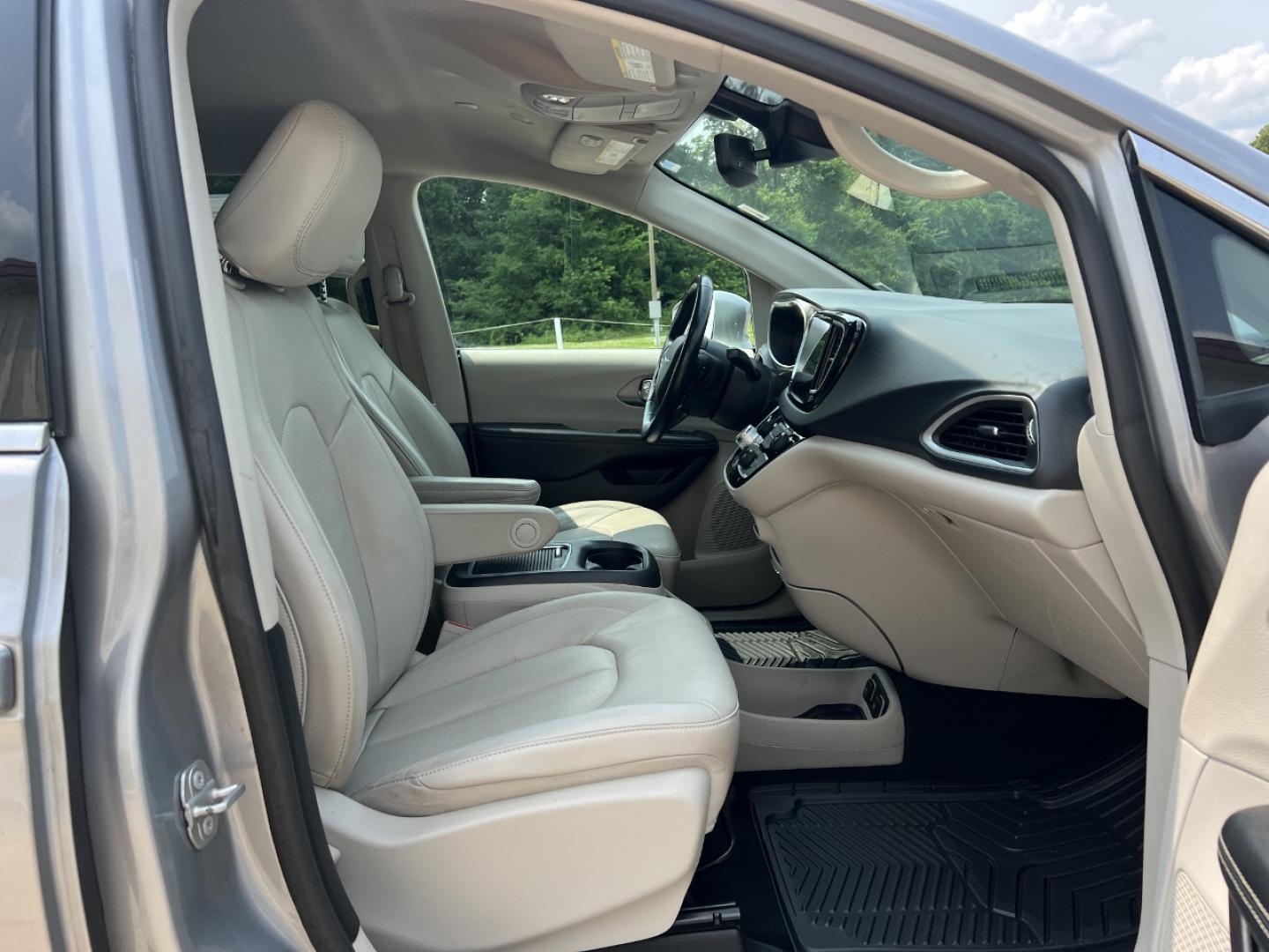 2021 SILVER /Tan Leather Chrysler Pacifica Touring-L (2C4RC1BG2MR) with an 3.6L V6 engine, Automatic transmission, located at 2990 Old Orchard Rd., Jackson, MO, 63755, 37.354214, -89.612106 - 2021 Chrysler Pacifica Touring L 1-Owner 103xxx miles Front Wheel Drive 3.6L V6 Automatic Leather 3rd Row Stow 'N Go Backup Camera Power Driver Seat Heated Seats Bluetooth Remote Start Cruise Power Windows/Locks/Mirrors We have financing available and we accept trades! Fill out a cre - Photo#16