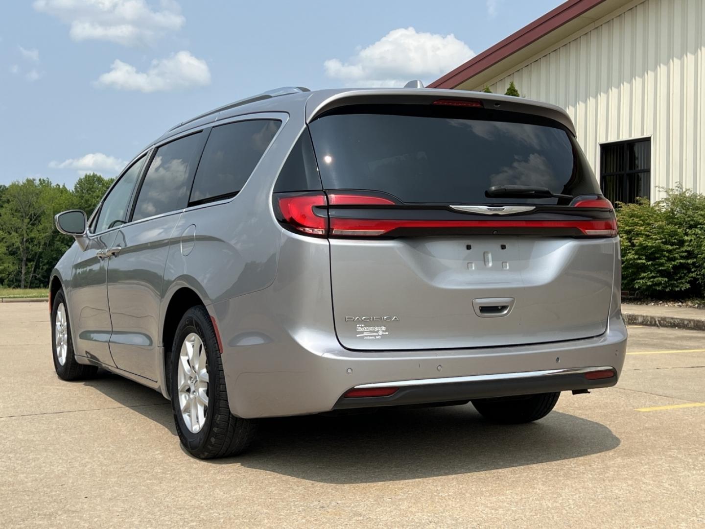 2021 SILVER /Tan Leather Chrysler Pacifica Touring-L (2C4RC1BG2MR) with an 3.6L V6 engine, Automatic transmission, located at 2990 Old Orchard Rd., Jackson, MO, 63755, 37.354214, -89.612106 - 2021 Chrysler Pacifica Touring L 1-Owner 103xxx miles Front Wheel Drive 3.6L V6 Automatic Leather 3rd Row Stow 'N Go Backup Camera Power Driver Seat Heated Seats Bluetooth Remote Start Cruise Power Windows/Locks/Mirrors We have financing available and we accept trades! Fill out a cre - Photo#10