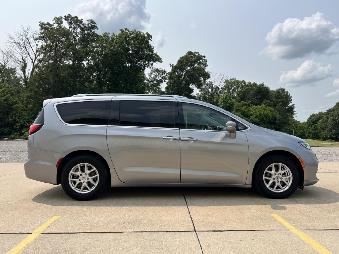 2021 SILVER /Tan Leather Chrysler Pacifica Touring-L (2C4RC1BG2MR) with an 3.6L V6 engine, Automatic transmission, located at 2990 Old Orchard Rd., Jackson, MO, 63755, 37.354214, -89.612106 - 2021 Chrysler Pacifica Touring L 1-Owner 103xxx miles Front Wheel Drive 3.6L V6 Automatic Leather 3rd Row Stow 'N Go Backup Camera Power Driver Seat Heated Seats Bluetooth Remote Start Cruise Power Windows/Locks/Mirrors We have financing available and we accept trades! Fill out a cre - Photo#8