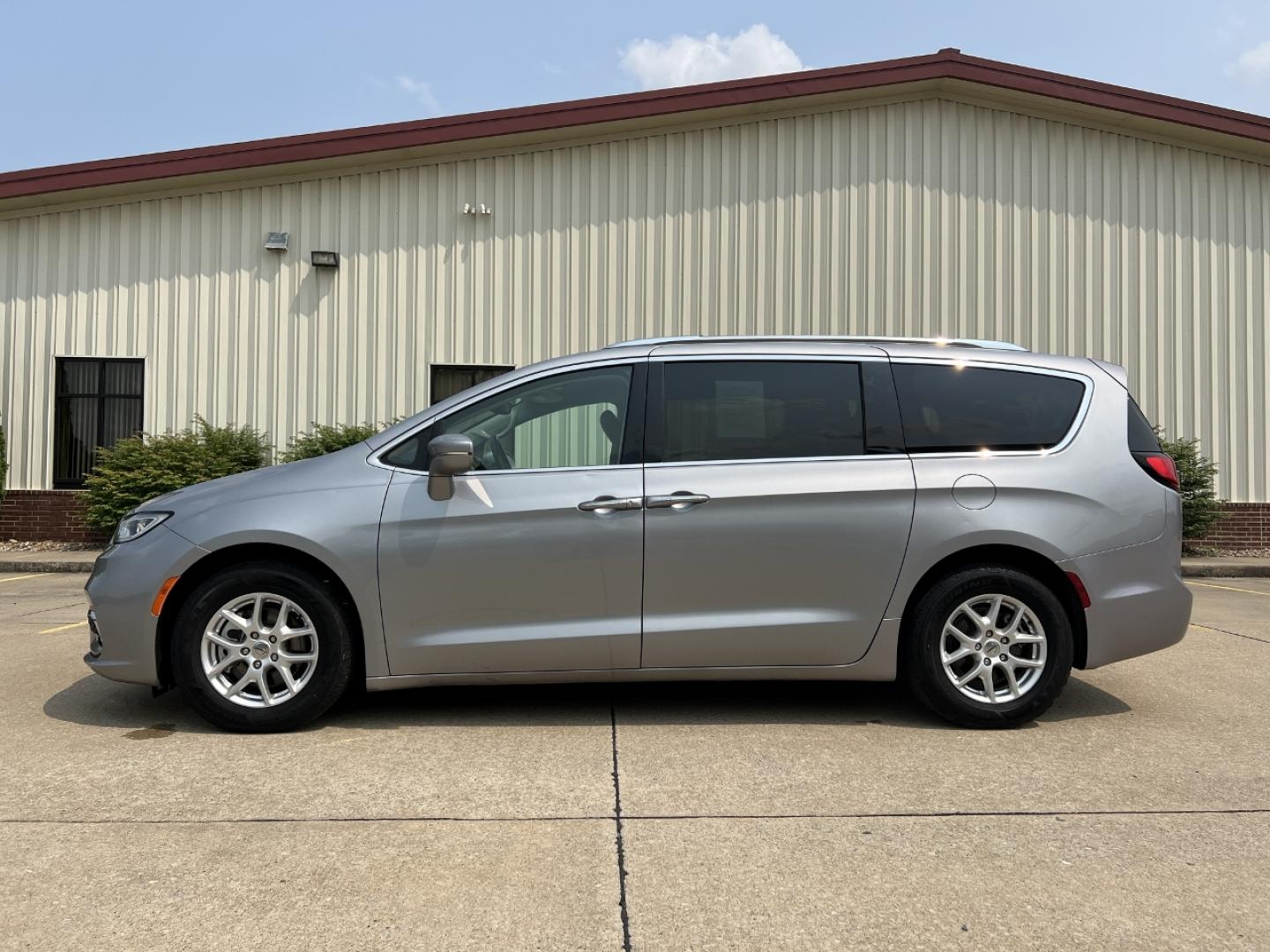 2021 SILVER /Tan Leather Chrysler Pacifica Touring-L (2C4RC1BG2MR) with an 3.6L V6 engine, Automatic transmission, located at 2990 Old Orchard Rd., Jackson, MO, 63755, 37.354214, -89.612106 - 2021 Chrysler Pacifica Touring L 1-Owner 103xxx miles Front Wheel Drive 3.6L V6 Automatic Leather 3rd Row Stow 'N Go Backup Camera Power Driver Seat Heated Seats Bluetooth Remote Start Cruise Power Windows/Locks/Mirrors We have financing available and we accept trades! Fill out a cre - Photo#7