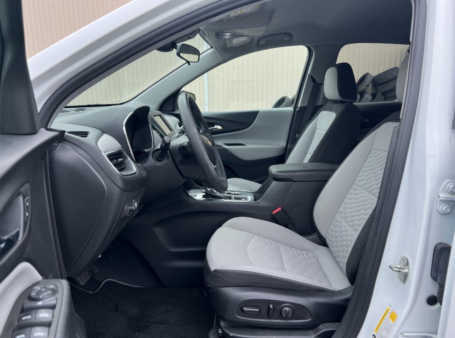 2020 WHITE /Gray Cloth Chevrolet Equinox LS 1.5 AWD (3GNAXSEV5LS) with an 1.5L 4 Cyl. Turbo engine, Automatic transmission, located at 2990 Old Orchard Rd., Jackson, MO, 63755, 37.354214, -89.612106 - We have financing available and we accept trades! Fill out a credit application on our website or come by today! If you have any questions, give us a call at (573) 204-7777 or visit our website at firstautocredit.com. - Photo#5