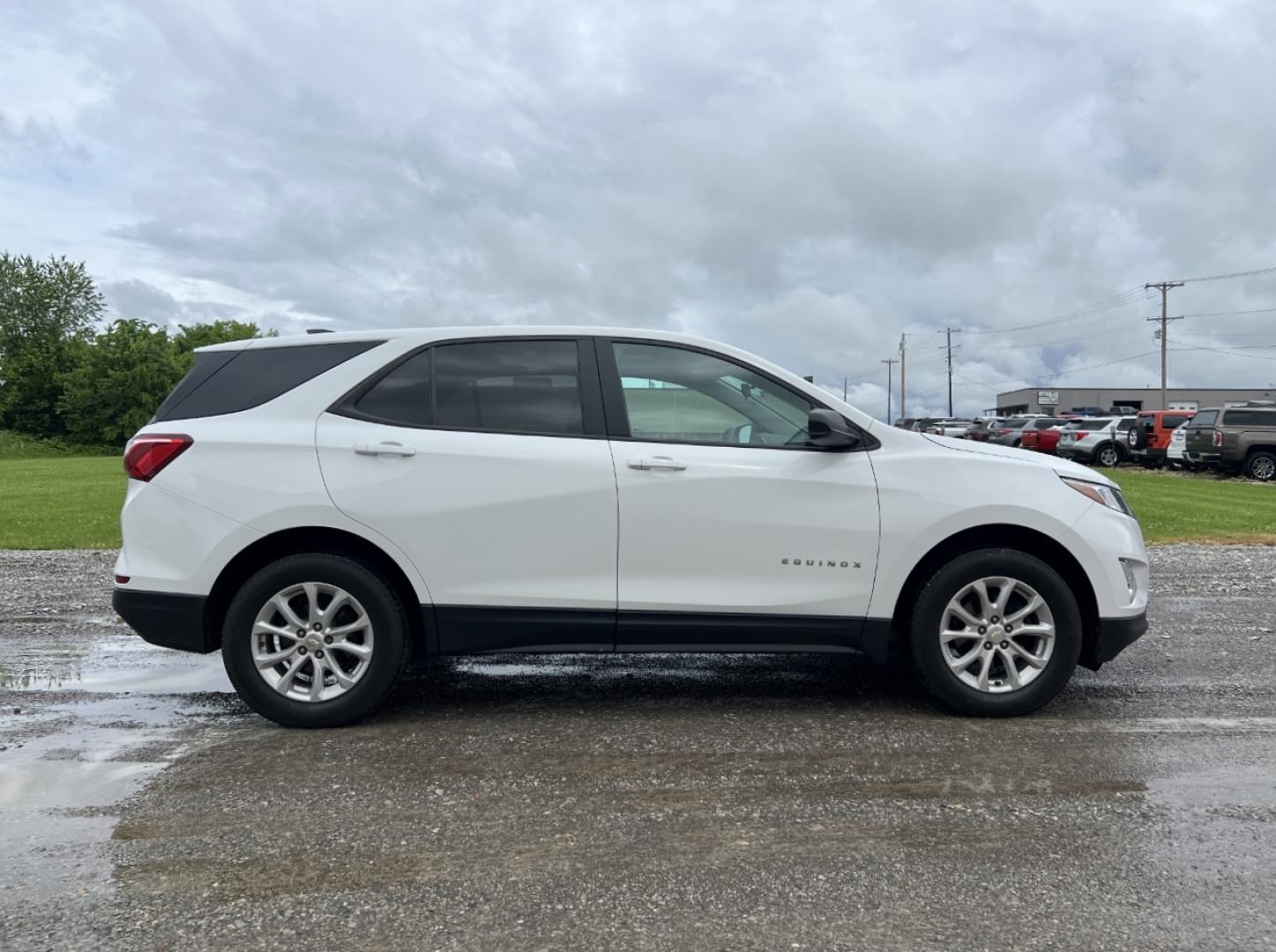 2020 WHITE /Gray Cloth Chevrolet Equinox LS 1.5 AWD (3GNAXSEV5LS) with an 1.5L 4 Cyl. Turbo engine, Automatic transmission, located at 2990 Old Orchard Rd., Jackson, MO, 63755, 37.354214, -89.612106 - We have financing available and we accept trades! Fill out a credit application on our website or come by today! If you have any questions, give us a call at (573) 204-7777 or visit our website at firstautocredit.com. - Photo#7
