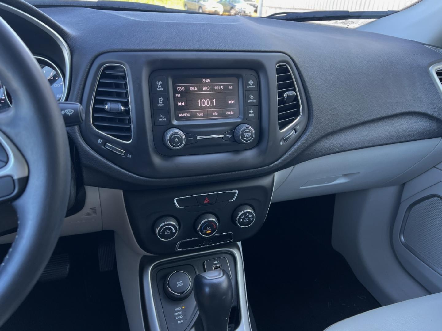 2018 WHITE /Gray Leather Jeep Compass Latitude 4WD (3C4NJDBB1JT) with an 2.4L 4 Cyl. engine, Automatic transmission, located at 2990 Old Orchard Rd., Jackson, MO, 63755, 37.354214, -89.612106 - We have financing available and we accept trades! Fill out a credit application on our website or come by today! If you have any questions, give us a call at (573) 204-7777 or visit our website at firstautocredit.com. - Photo#4