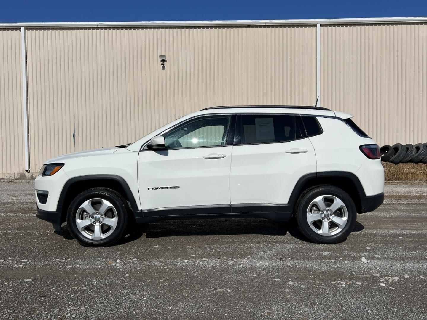 2018 WHITE /Gray Leather Jeep Compass Latitude 4WD (3C4NJDBB1JT) with an 2.4L 4 Cyl. engine, Automatic transmission, located at 2990 Old Orchard Rd., Jackson, MO, 63755, 37.354214, -89.612106 - We have financing available and we accept trades! Fill out a credit application on our website or come by today! If you have any questions, give us a call at (573) 204-7777 or visit our website at firstautocredit.com. - Photo#7