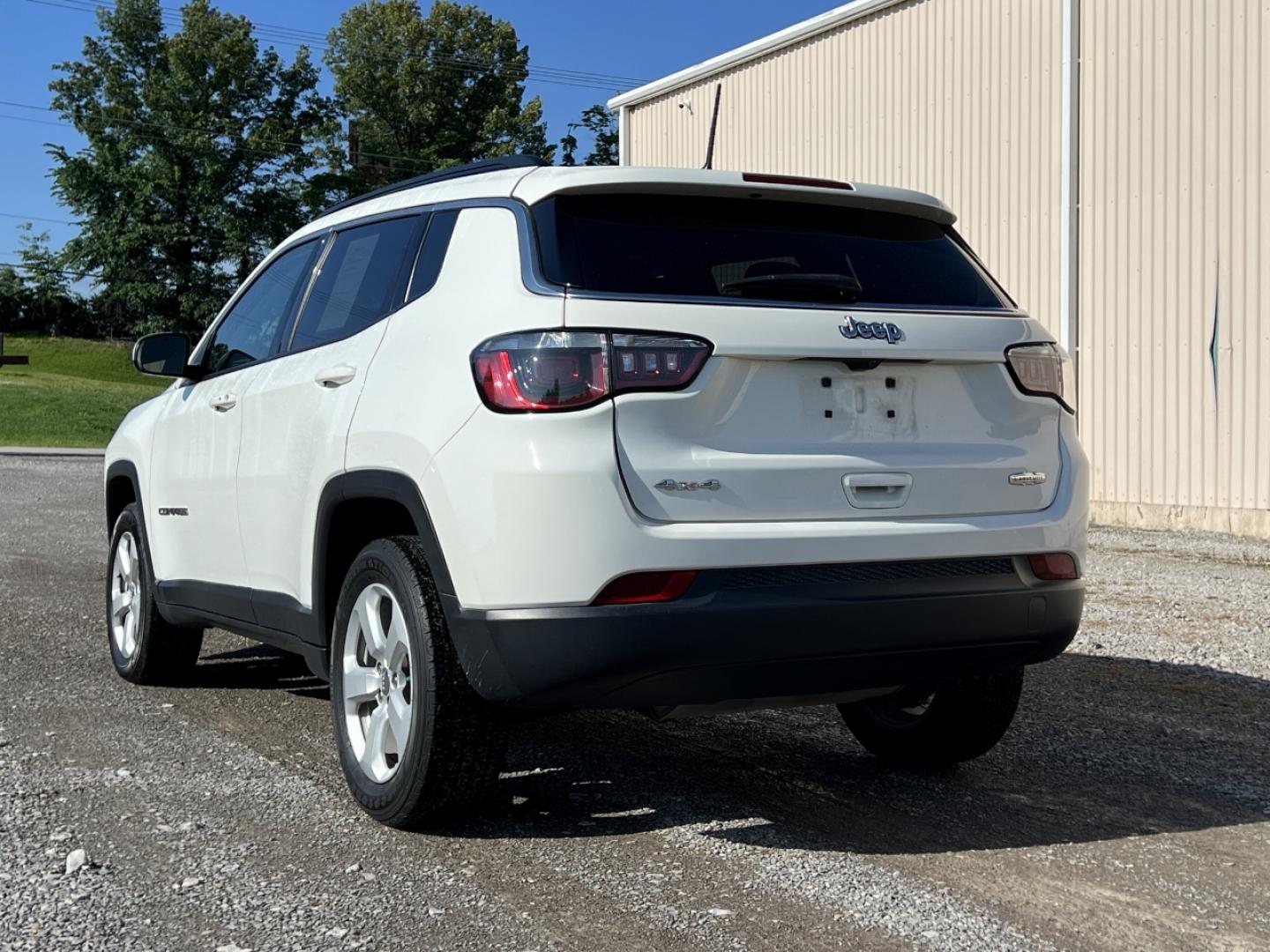 2018 WHITE /Gray Leather Jeep Compass Latitude 4WD (3C4NJDBB1JT) with an 2.4L 4 Cyl. engine, Automatic transmission, located at 2990 Old Orchard Rd., Jackson, MO, 63755, 37.354214, -89.612106 - We have financing available and we accept trades! Fill out a credit application on our website or come by today! If you have any questions, give us a call at (573) 204-7777 or visit our website at firstautocredit.com. - Photo#8