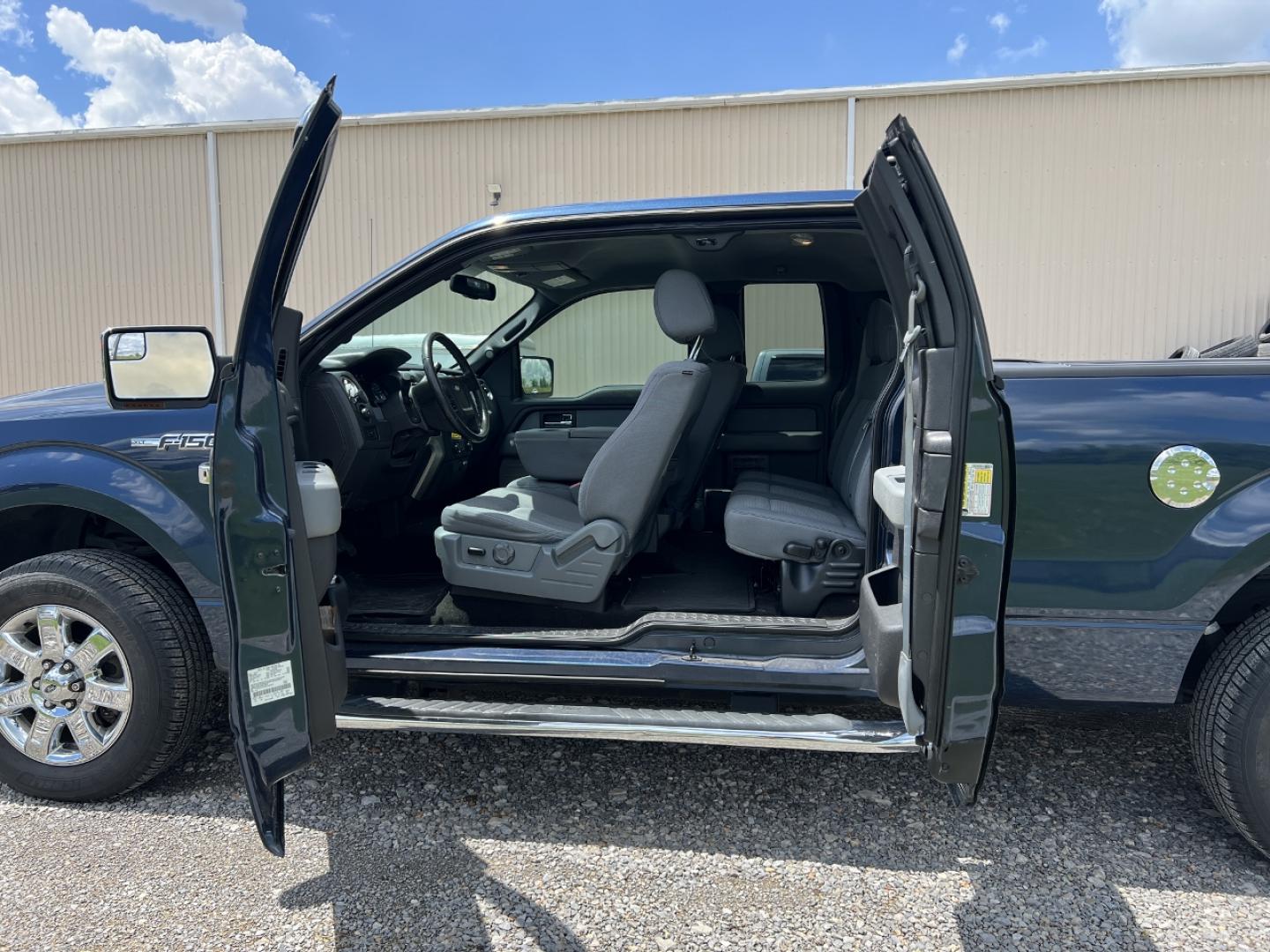 2014 BLUE /Gray Cloth Ford F-150 XLT SuperCab 8-ft. Bed 2WD (1FTEX1CMXEF) with an 3.7L V6 engine, Automatic transmission, located at 2990 Old Orchard Rd., Jackson, MO, 63755, 37.354214, -89.612106 - We have financing available and we accept trades! Fill out a credit application on our website or come by today! If you have any questions, give us a call at (573) 204-7777 or visit our website at firstautocredit.com. - Photo#5