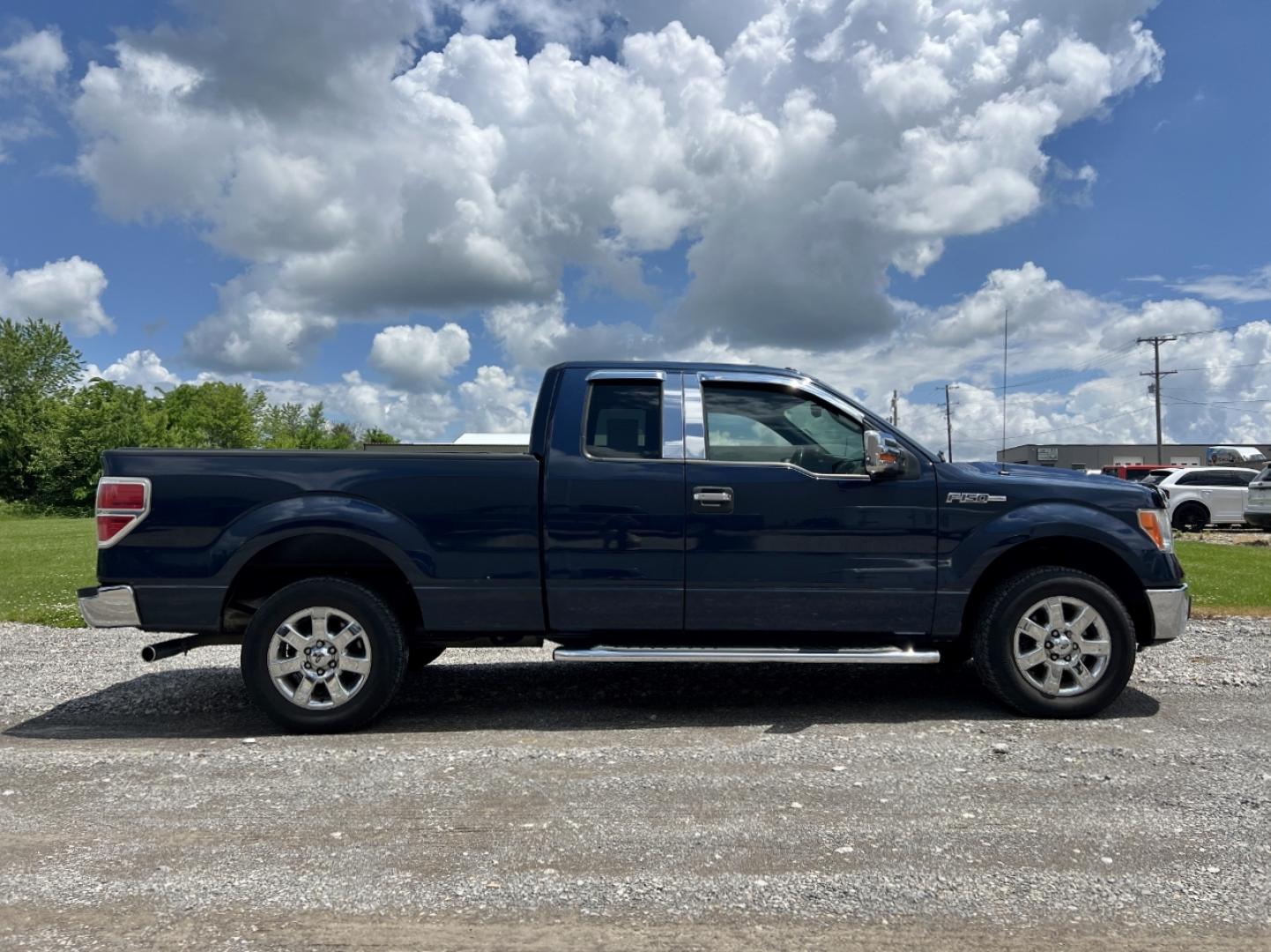 2014 BLUE /Gray Cloth Ford F-150 XLT SuperCab 8-ft. Bed 2WD (1FTEX1CMXEF) with an 3.7L V6 engine, Automatic transmission, located at 2990 Old Orchard Rd., Jackson, MO, 63755, 37.354214, -89.612106 - We have financing available and we accept trades! Fill out a credit application on our website or come by today! If you have any questions, give us a call at (573) 204-7777 or visit our website at firstautocredit.com. - Photo#6