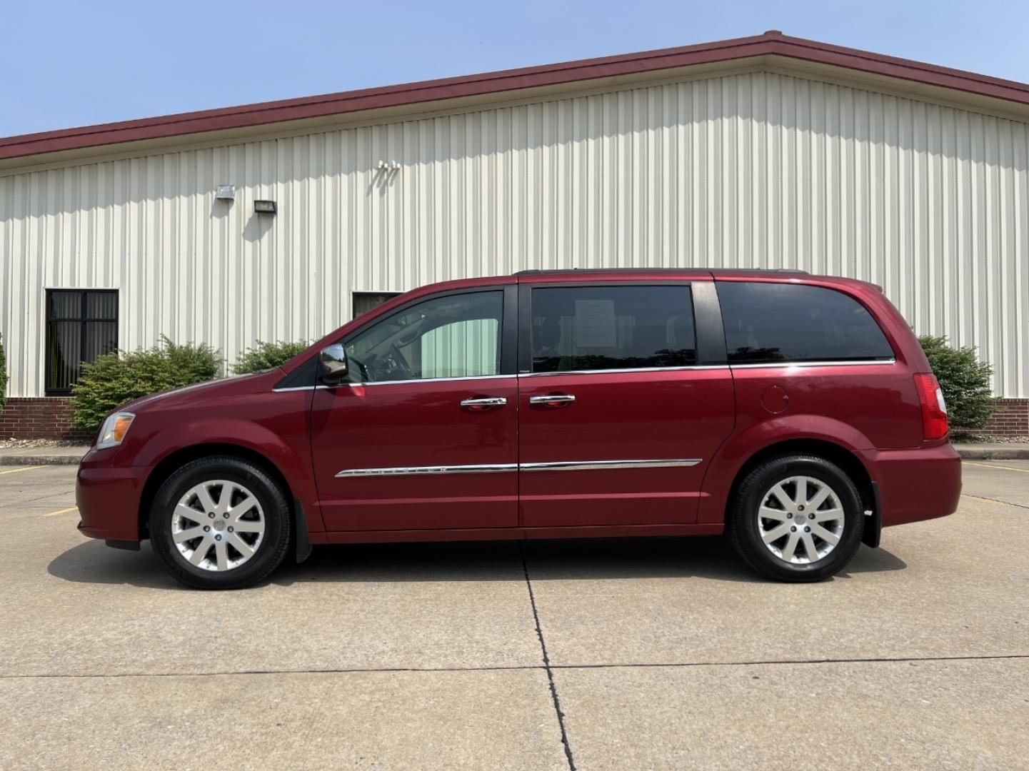 2012 RED /Tan Leather Chrysler Town & Country Touring-L (2C4RC1CG1CR) with an 3.6L V6 engine, Automatic transmission, located at 2990 Old Orchard Rd., Jackson, MO, 63755, 37.354214, -89.612106 - 2012 Chrysler Town & Country Touring-L 111xxx miles Front Wheel Drive 3.6L V6 Automatic Leather 3rd Row Stow 'N Go Navigation Rear Entertainment Backup Camera Power/Heated Seats Heated Steering Wheel Bluetooth Remote Start Cruise Power Windows/Locks/Mirrors We have financing availab - Photo#9