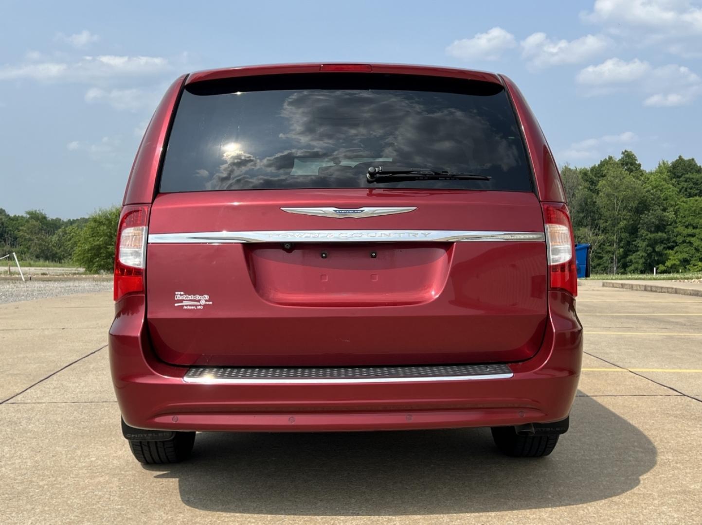 2012 RED /Tan Leather Chrysler Town & Country Touring-L (2C4RC1CG1CR) with an 3.6L V6 engine, Automatic transmission, located at 2990 Old Orchard Rd., Jackson, MO, 63755, 37.354214, -89.612106 - 2012 Chrysler Town & Country Touring-L 111xxx miles Front Wheel Drive 3.6L V6 Automatic Leather 3rd Row Stow 'N Go Navigation Rear Entertainment Backup Camera Power/Heated Seats Heated Steering Wheel Bluetooth Remote Start Cruise Power Windows/Locks/Mirrors We have financing availab - Photo#13