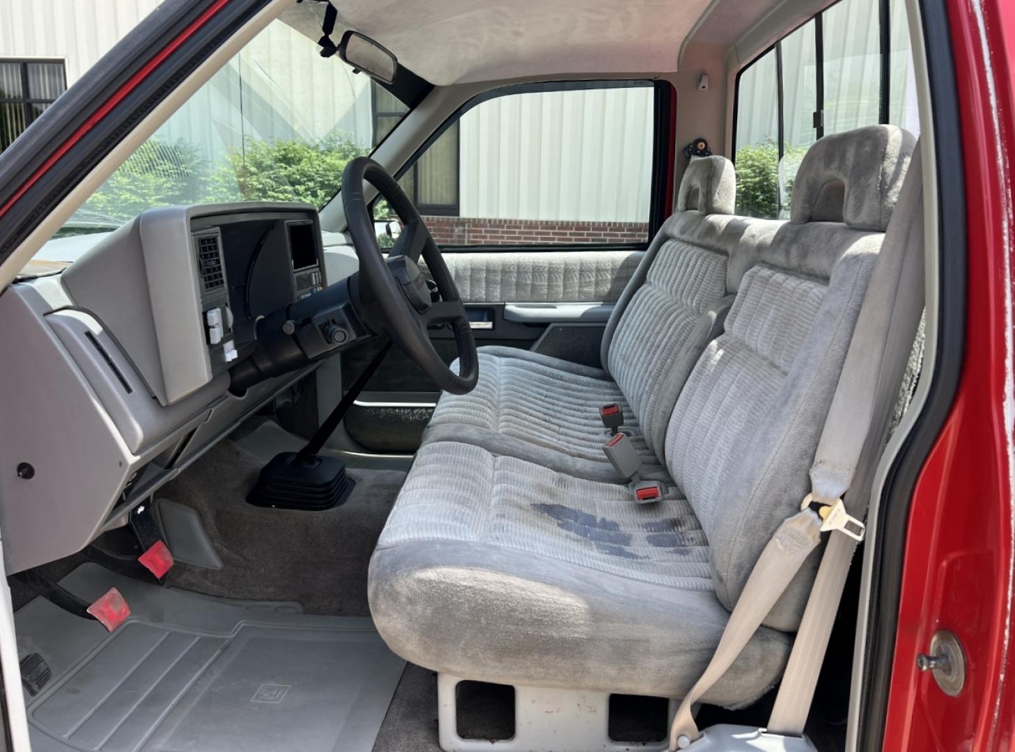 1992 RED /Gray Cloth Chevrolet C/K 1500 Reg. Cab 6.5-ft. bed 2WD (1GCDC14Z5NZ) with an 4.3L V6 engine, Manual transmission, located at 2990 Old Orchard Rd., Jackson, MO, 63755, 37.354214, -89.612106 - 1992 Chevrolet GMC-400 C1500 Only 92xxx miles Rear Wheel Drive 4.3L V6 Manual Cruise Power Windows/Locks We have financing available and we accept trades! Fill out a credit application on our website or come by today! If you have any questions, give us a call at (573) 204-7777 or visit our w - Photo#10