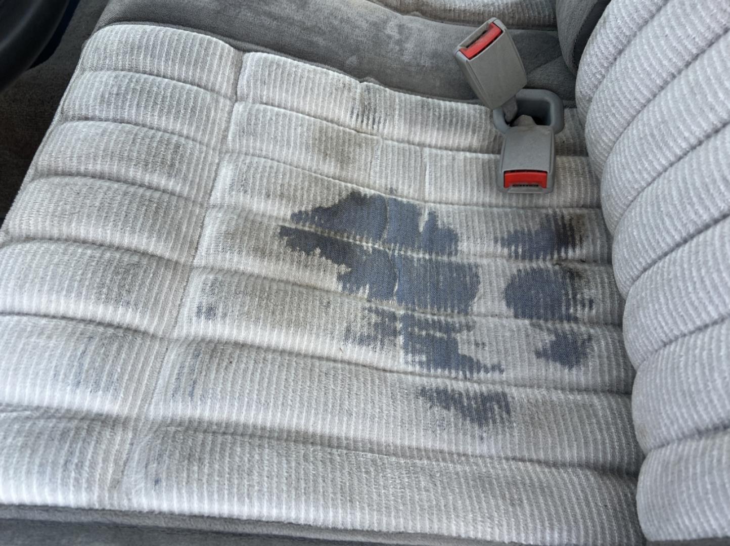 1992 RED /Gray Cloth Chevrolet C/K 1500 Reg. Cab 6.5-ft. bed 2WD (1GCDC14Z5NZ) with an 4.3L V6 engine, Manual transmission, located at 2990 Old Orchard Rd., Jackson, MO, 63755, 37.354214, -89.612106 - 1992 Chevrolet GMC-400 C1500 Only 92xxx miles Rear Wheel Drive 4.3L V6 Manual Cruise Power Windows/Locks We have financing available and we accept trades! Fill out a credit application on our website or come by today! If you have any questions, give us a call at (573) 204-7777 or visit our w - Photo#11