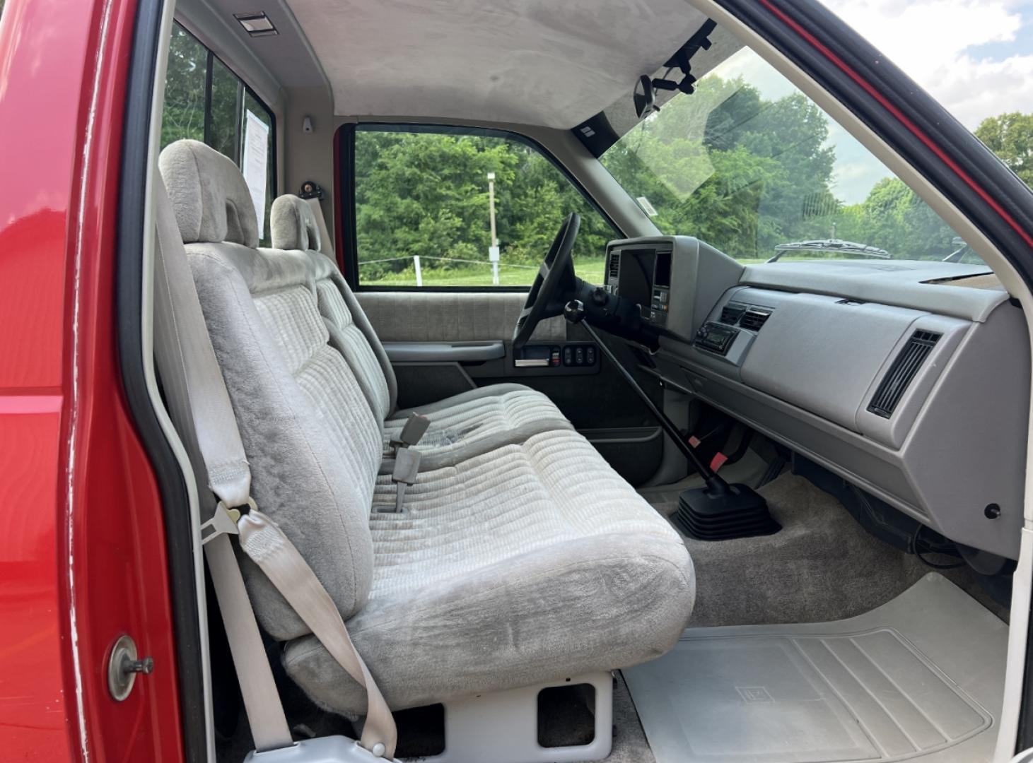 1992 RED /Gray Cloth Chevrolet C/K 1500 Reg. Cab 6.5-ft. bed 2WD (1GCDC14Z5NZ) with an 4.3L V6 engine, Manual transmission, located at 2990 Old Orchard Rd., Jackson, MO, 63755, 37.354214, -89.612106 - 1992 Chevrolet GMC-400 C1500 Only 92xxx miles Rear Wheel Drive 4.3L V6 Manual Cruise Power Windows/Locks We have financing available and we accept trades! Fill out a credit application on our website or come by today! If you have any questions, give us a call at (573) 204-7777 or visit our w - Photo#13
