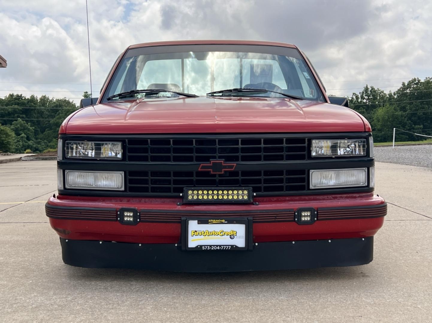 1992 RED /Gray Cloth Chevrolet C/K 1500 Reg. Cab 6.5-ft. bed 2WD (1GCDC14Z5NZ) with an 4.3L V6 engine, Manual transmission, located at 2990 Old Orchard Rd., Jackson, MO, 63755, 37.354214, -89.612106 - 1992 Chevrolet GMC-400 C1500 Only 92xxx miles Rear Wheel Drive 4.3L V6 Manual Cruise Power Windows/Locks We have financing available and we accept trades! Fill out a credit application on our website or come by today! If you have any questions, give us a call at (573) 204-7777 or visit our w - Photo#8