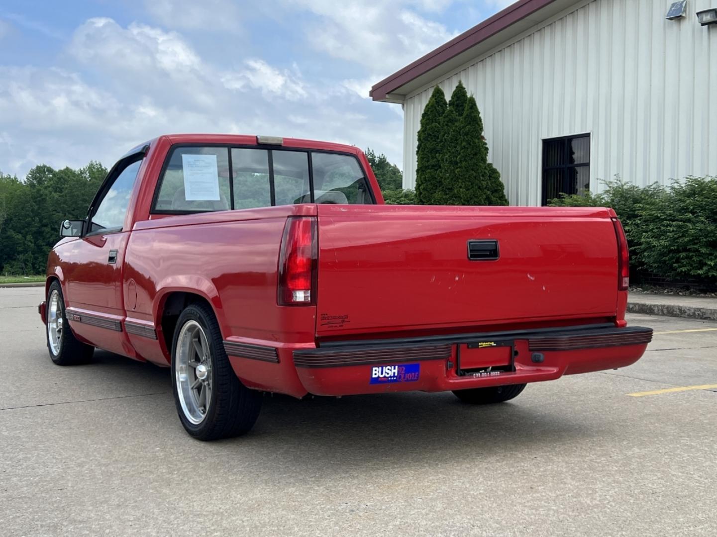 1992 RED /Gray Cloth Chevrolet C/K 1500 Reg. Cab 6.5-ft. bed 2WD (1GCDC14Z5NZ) with an 4.3L V6 engine, Manual transmission, located at 2990 Old Orchard Rd., Jackson, MO, 63755, 37.354214, -89.612106 - 1992 Chevrolet GMC-400 C1500 Only 92xxx miles Rear Wheel Drive 4.3L V6 Manual Cruise Power Windows/Locks We have financing available and we accept trades! Fill out a credit application on our website or come by today! If you have any questions, give us a call at (573) 204-7777 or visit our w - Photo#6